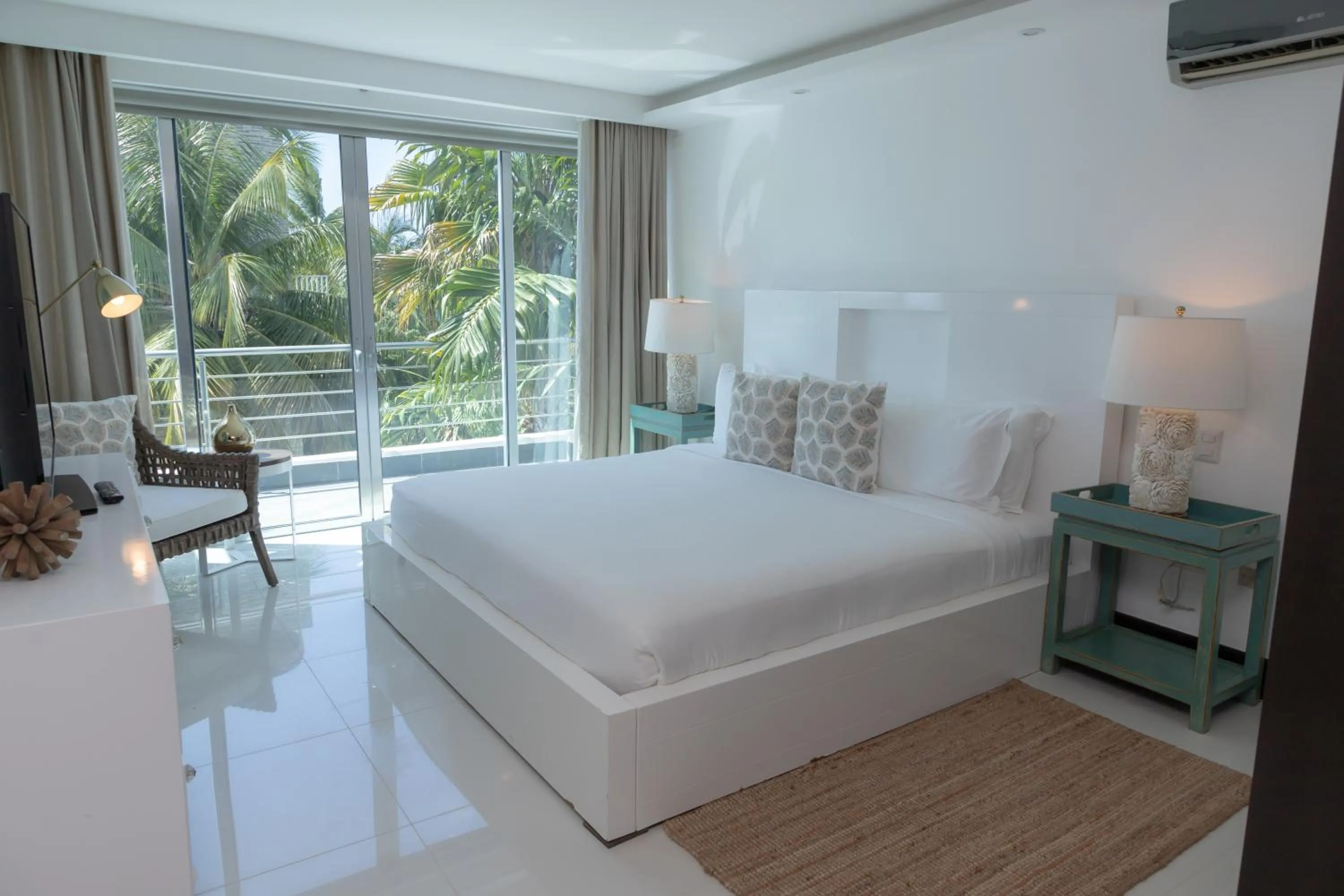 Bed in The Ocean Club, a Luxury Collection Resort, Costa Norte