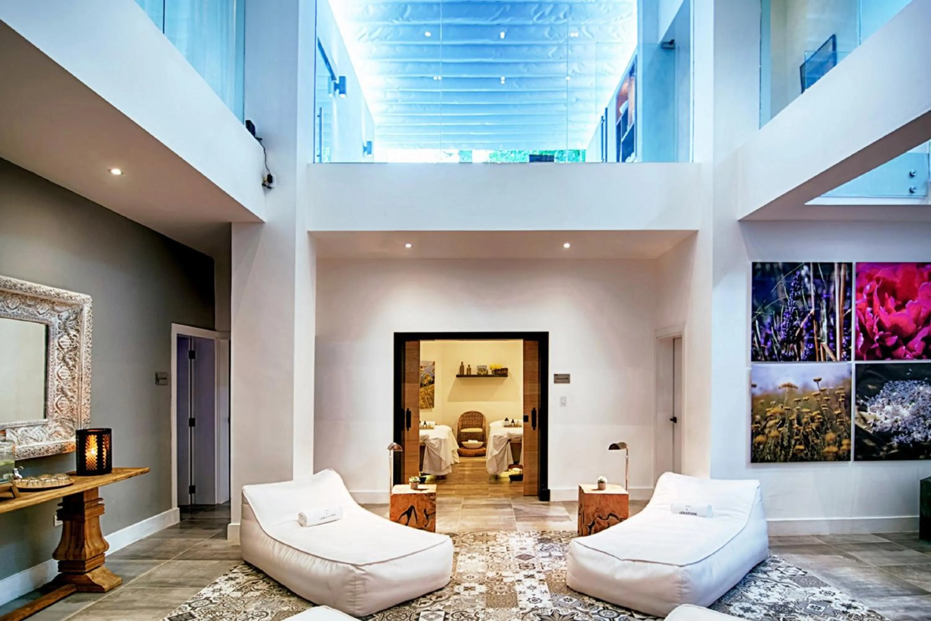 Lounge or bar in The Ocean Club, a Luxury Collection Resort, Costa Norte