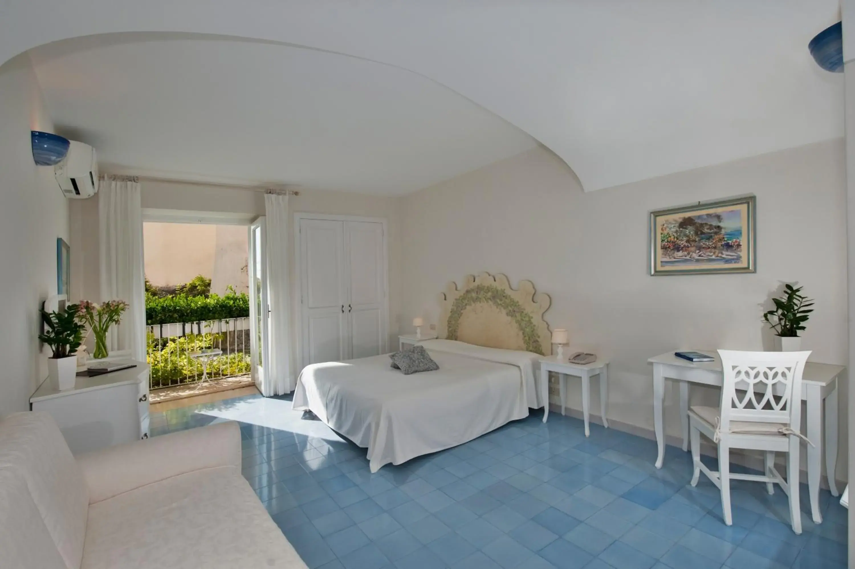 Double or Twin Room with City View in Villa La Tartana Double or Twin Room with City View in Villa La Tartana