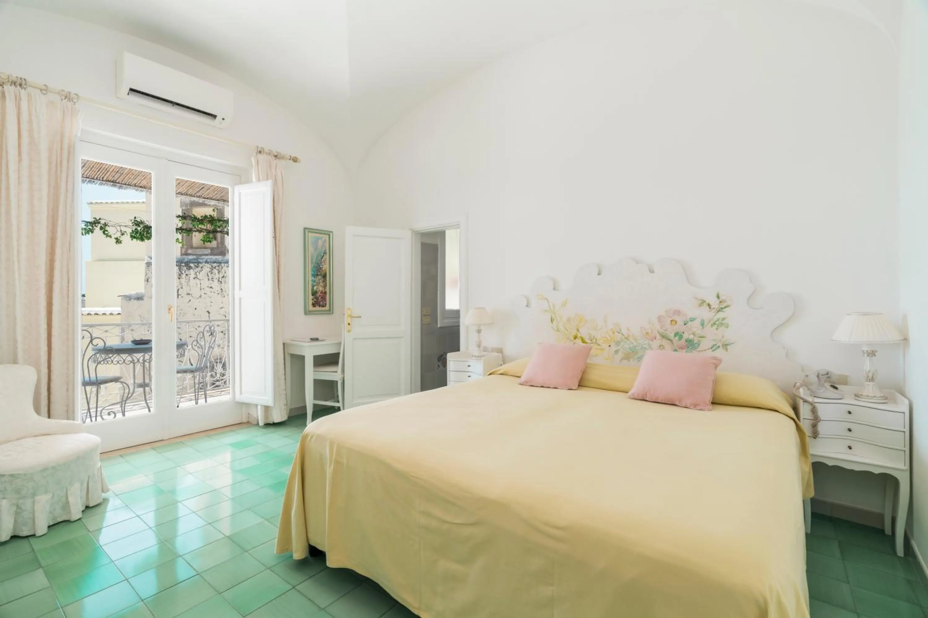 Bed in Villa La Tartana
