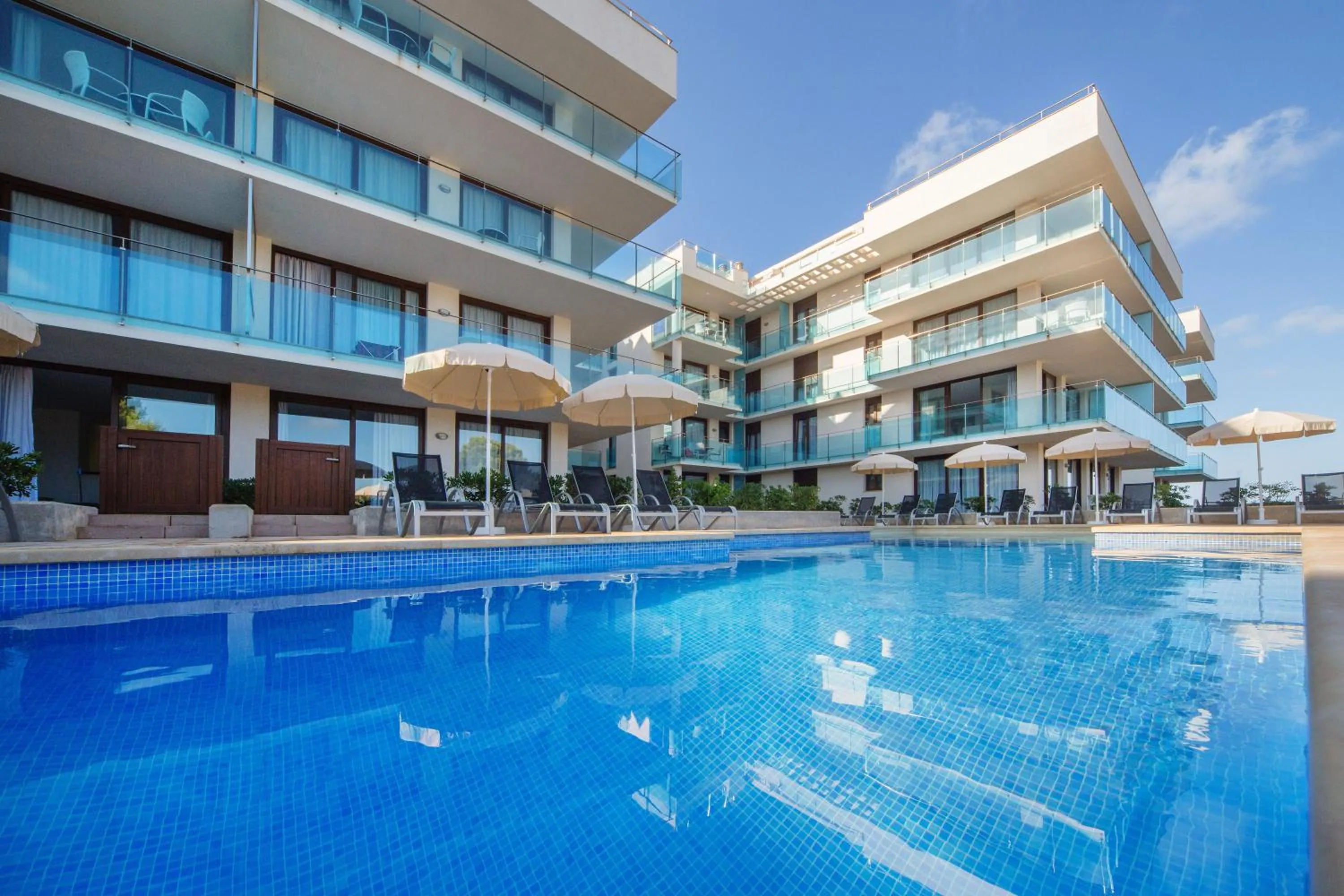 Swimming pool in Aparthotel Caprice Skyline