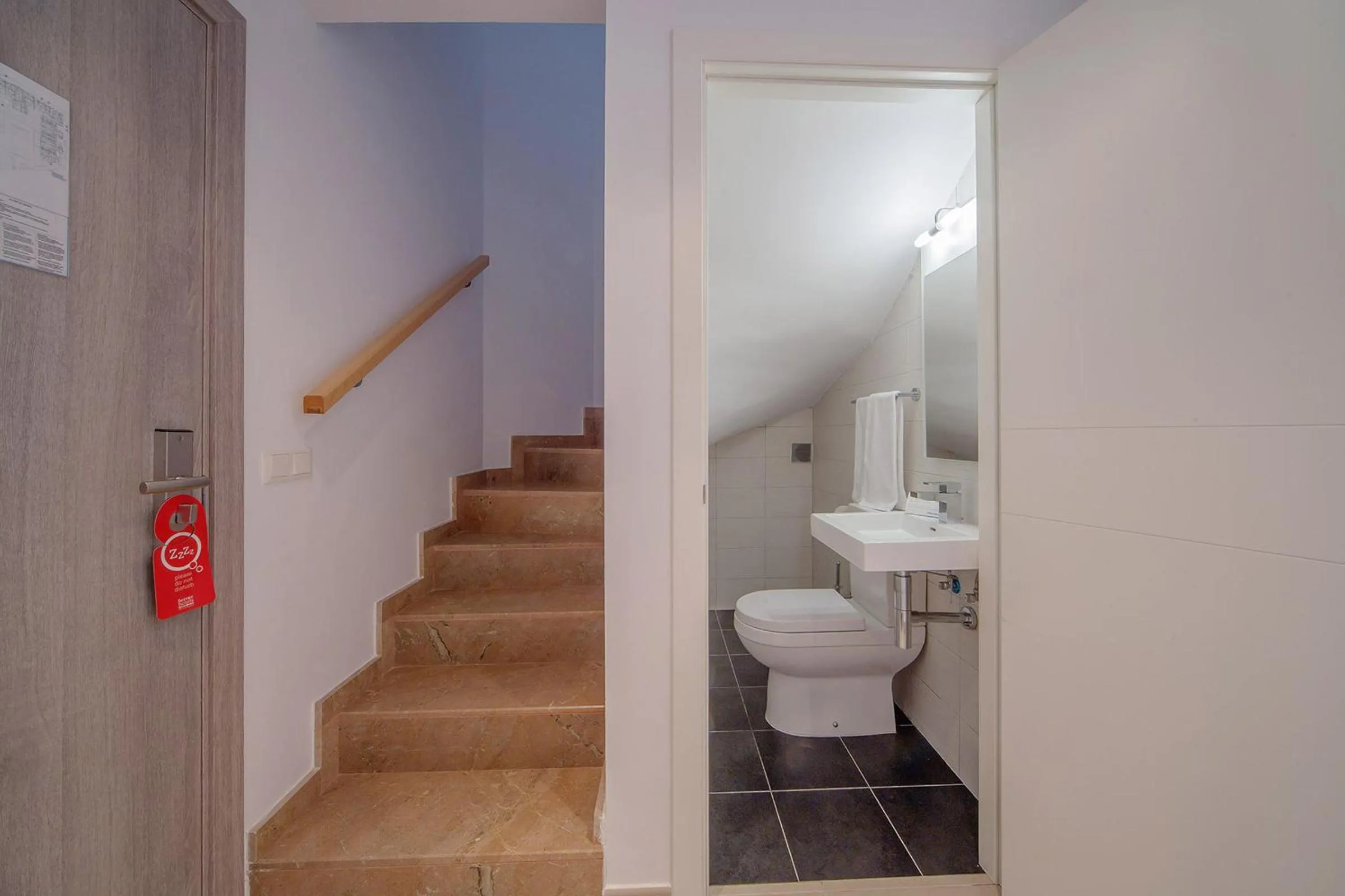 Toilet in Aparthotel Caprice Skyline