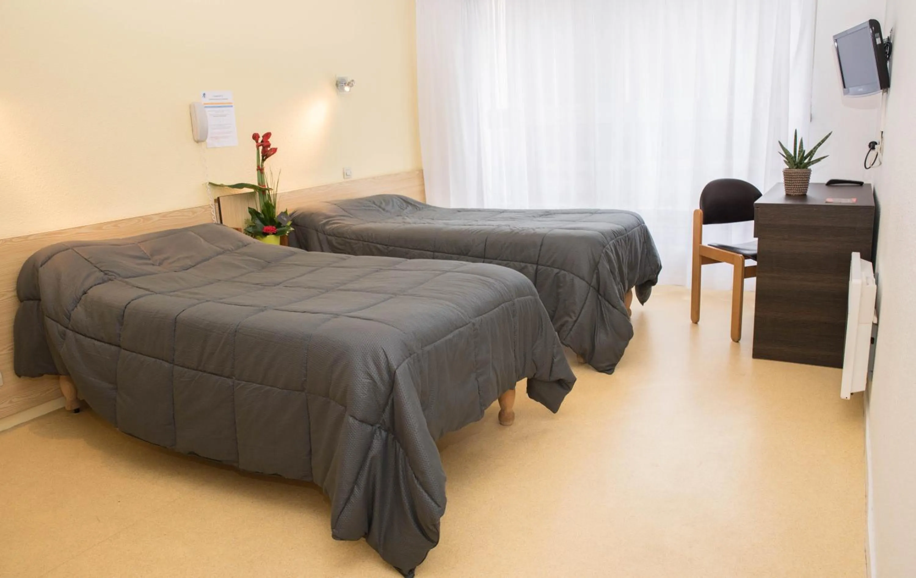 Bedroom, Bed in Hotel Bains Sarrailh