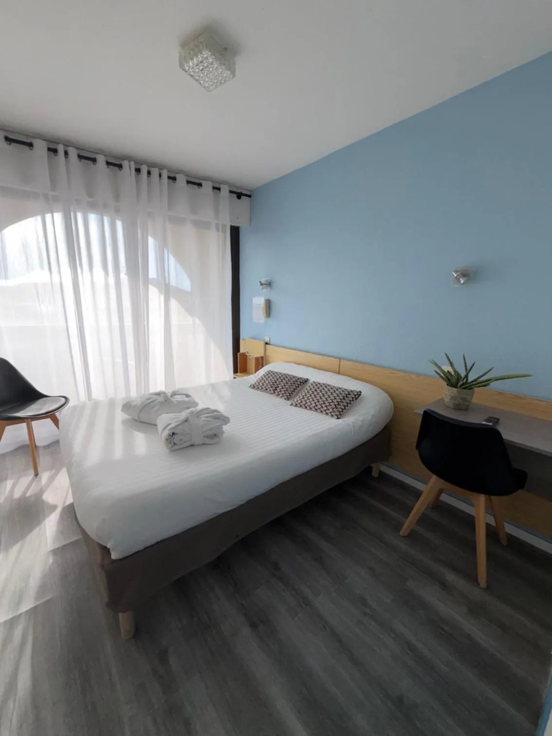 Photo of the whole room, Bed in Hotel Bains Sarrailh