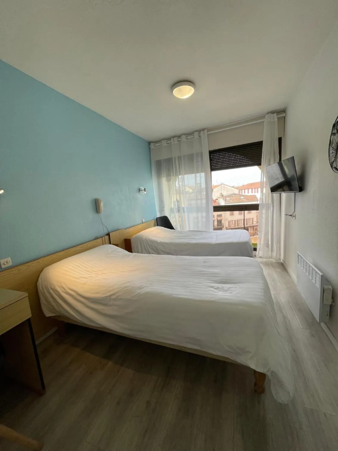 Property building, Bed in Hotel Bains Sarrailh