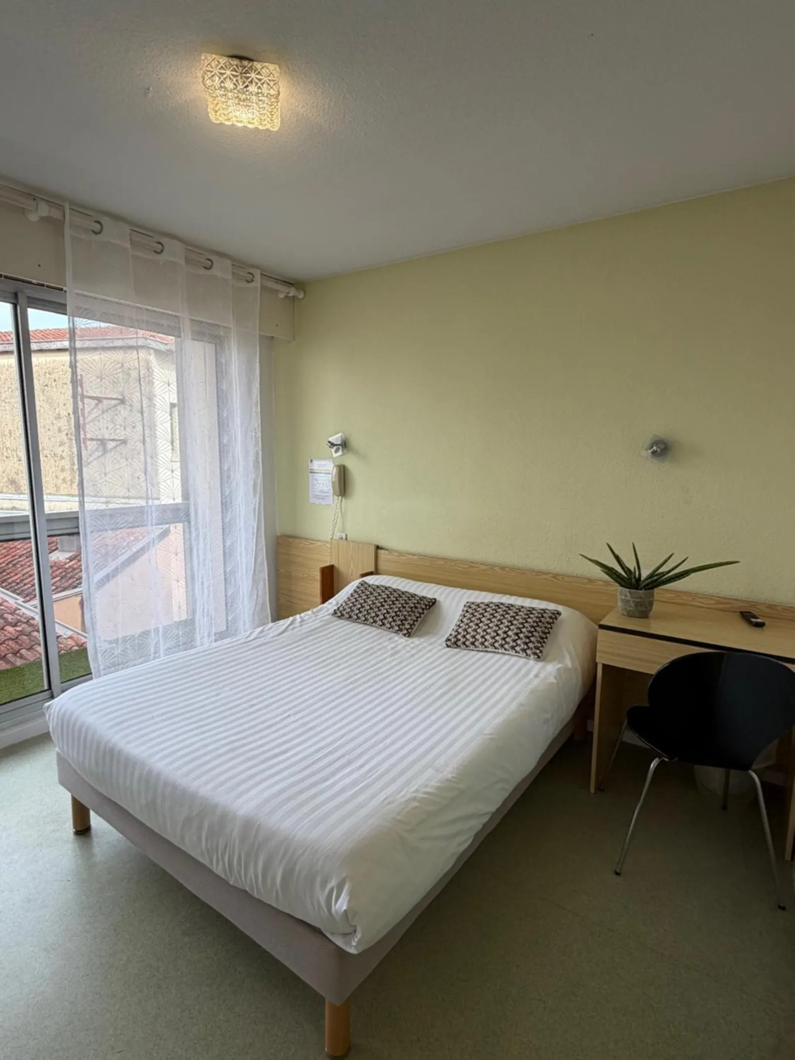 Bedroom, Bed in Hotel Bains Sarrailh