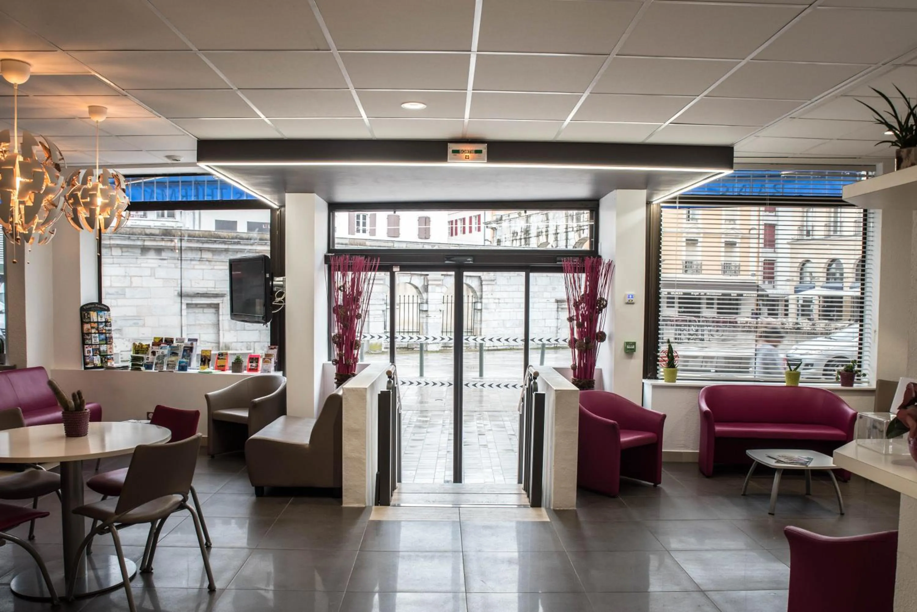 Seating area in Hotel Bains Sarrailh