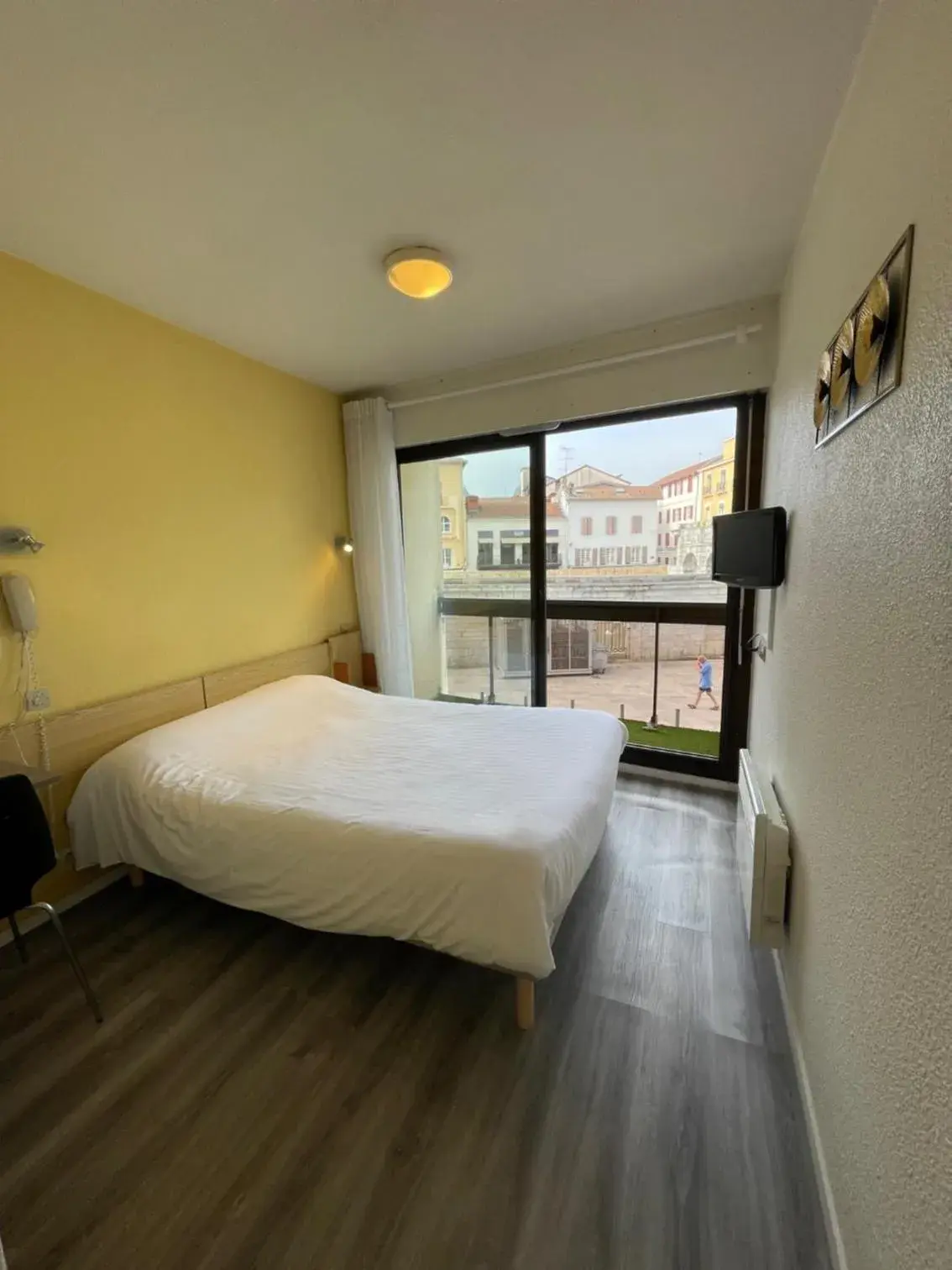 Double Room in Hotel Bains Sarrailh Double Room in Hotel Bains Sarrailh