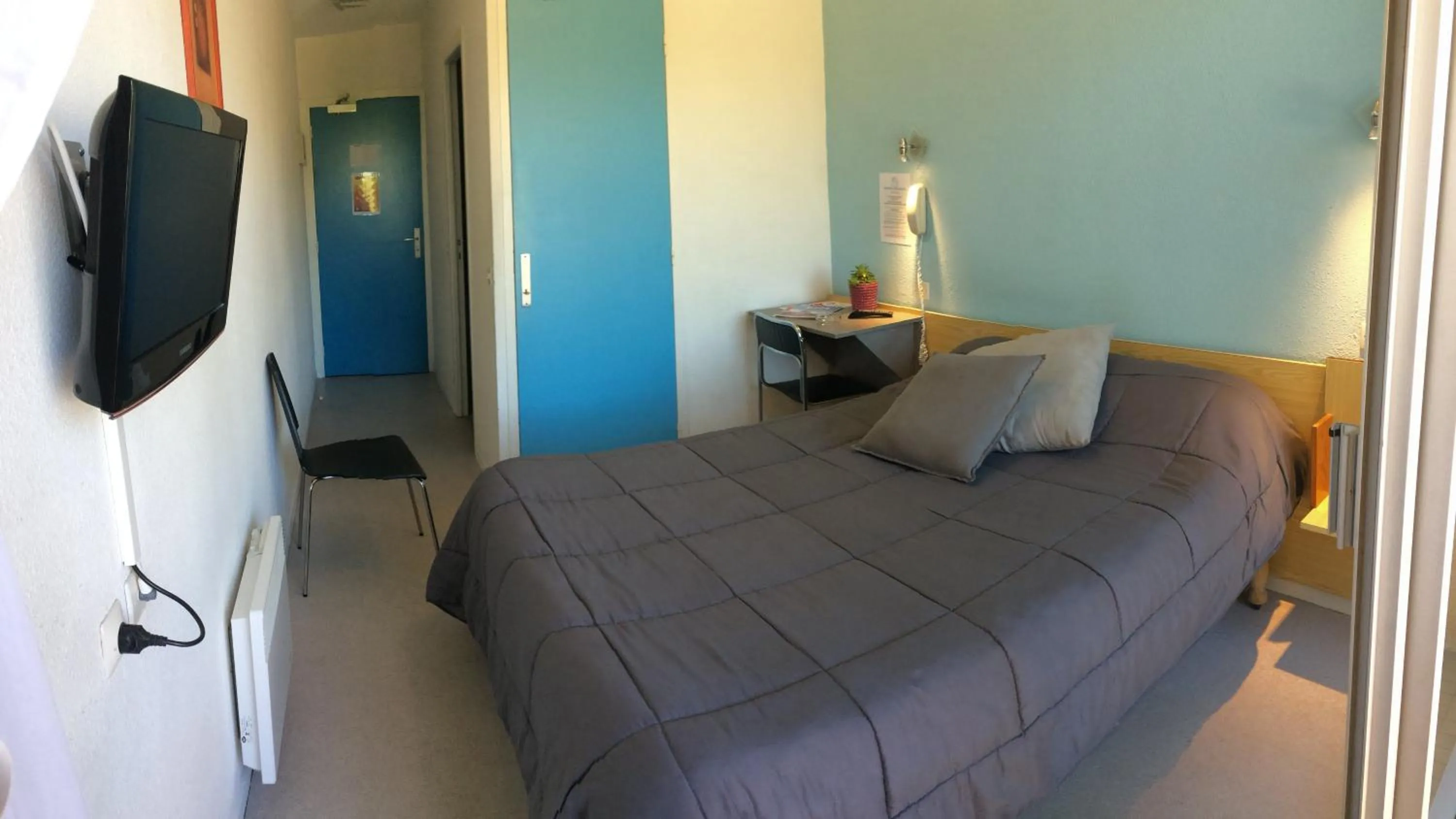 Bed in Hotel Bains Sarrailh