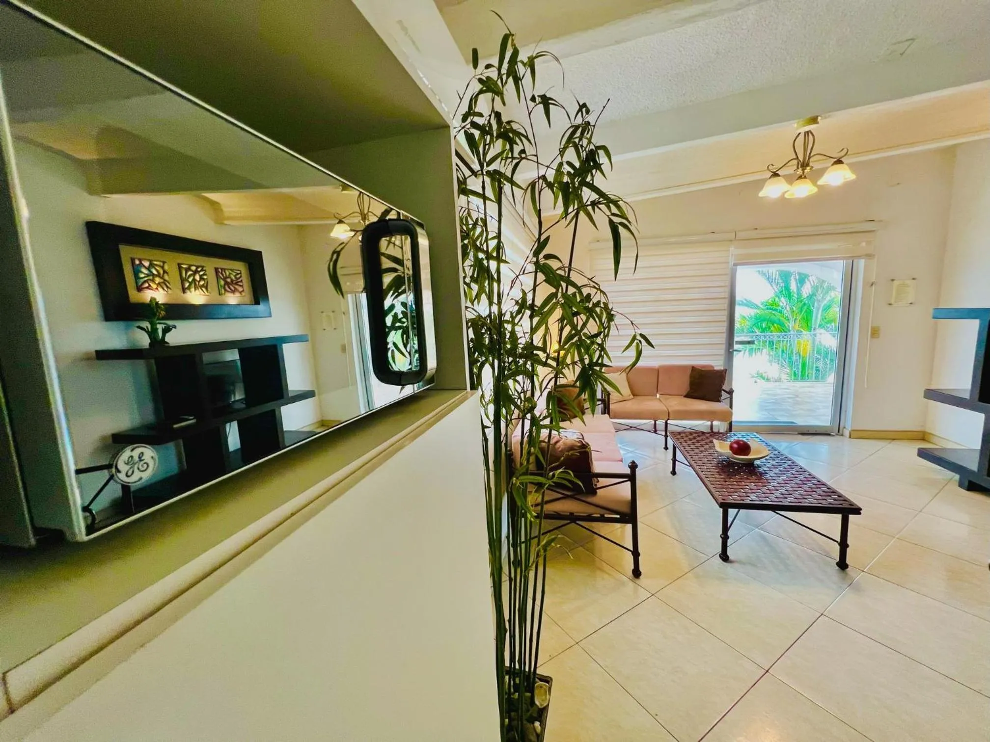 TV and multimedia in Los Picos Hotel & Suites Bucerias