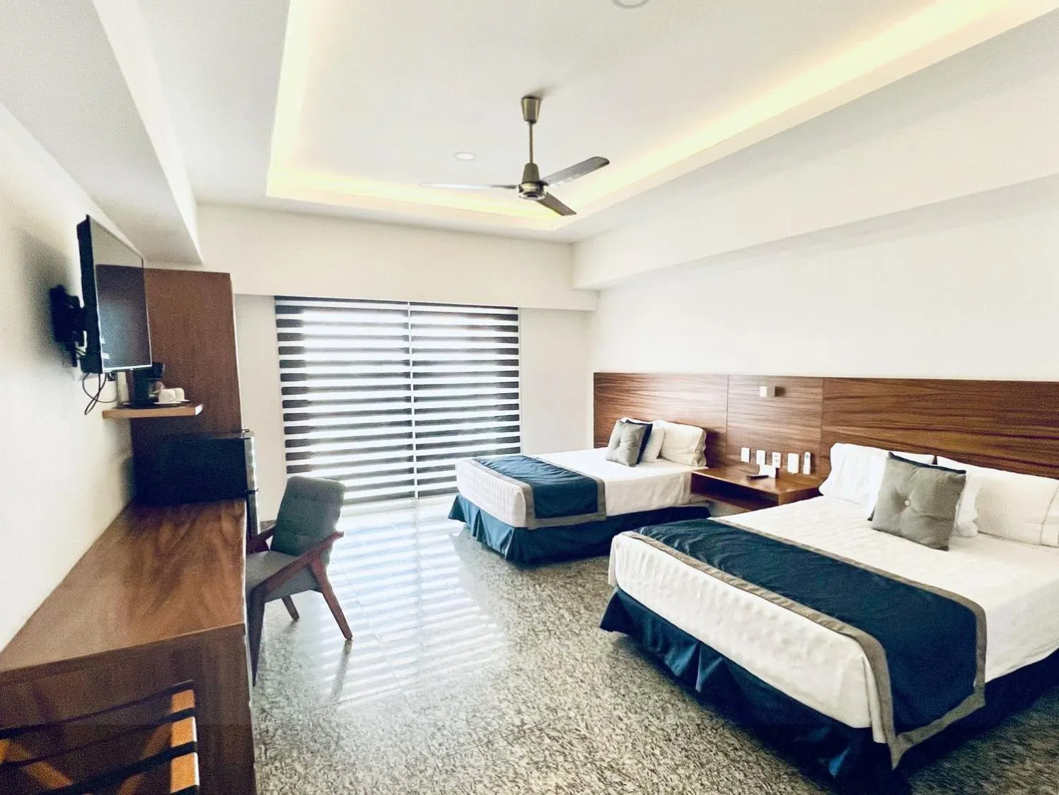 Communal lounge/ TV room, Bed in Los Picos Hotel & Suites Bucerias