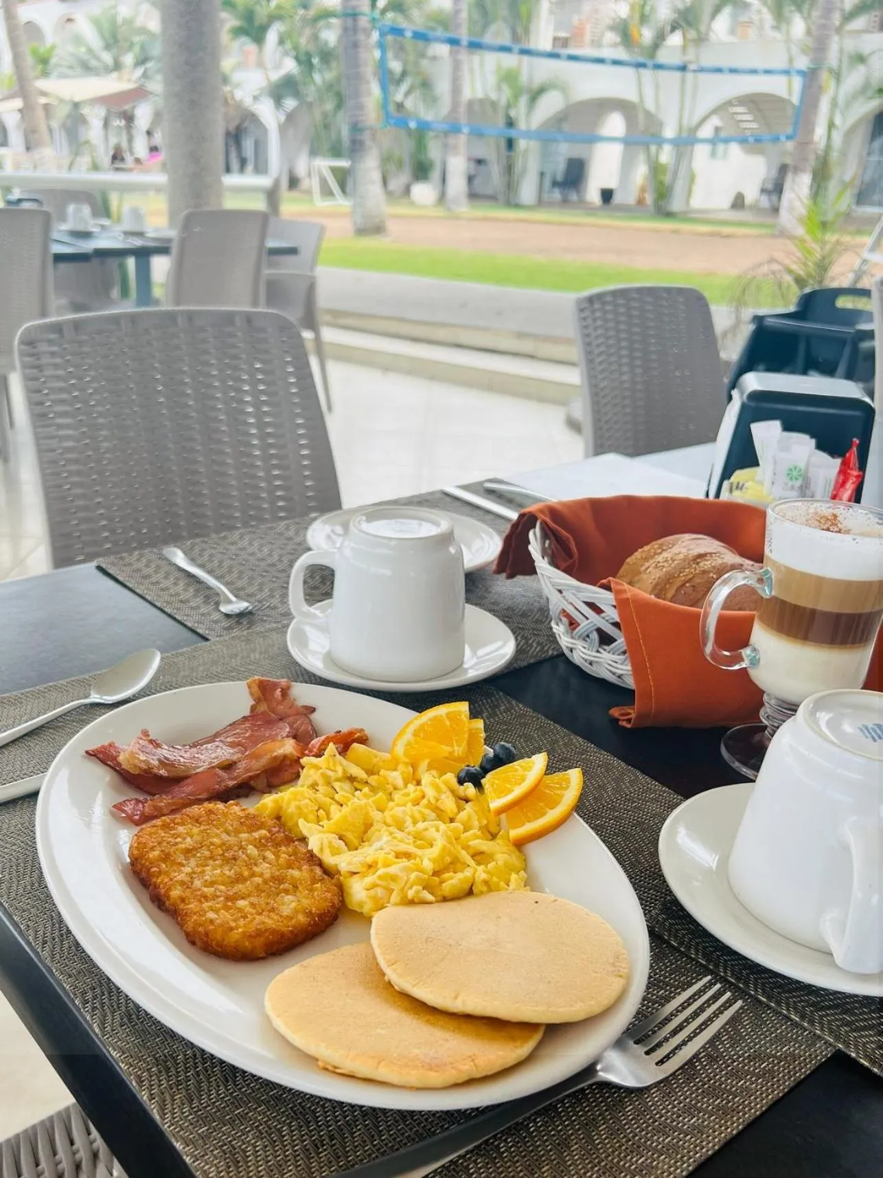 Coffee/tea facilities in Los Picos Hotel & Suites Bucerias