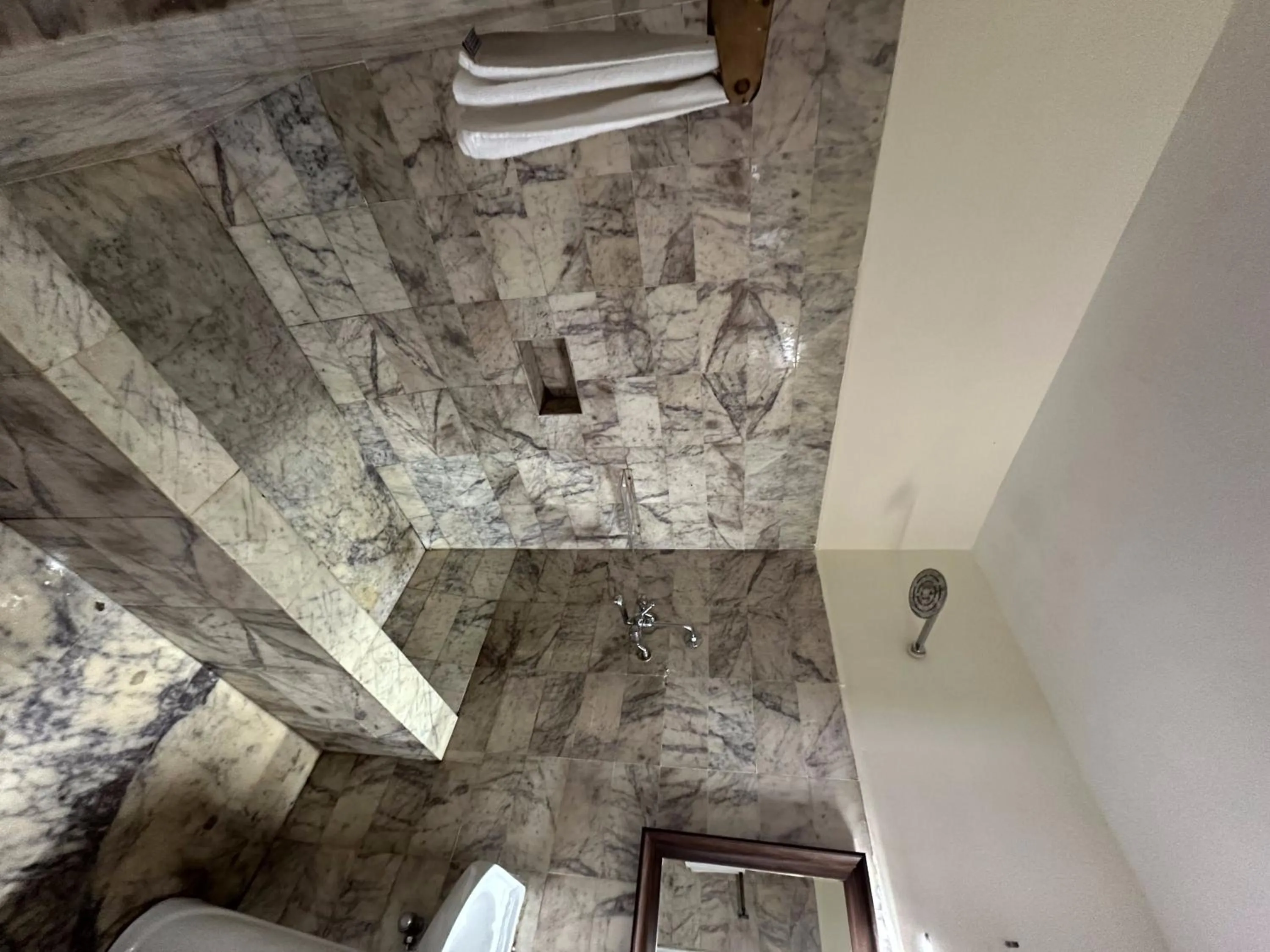 Bathroom in Brookevally Palace Homestay