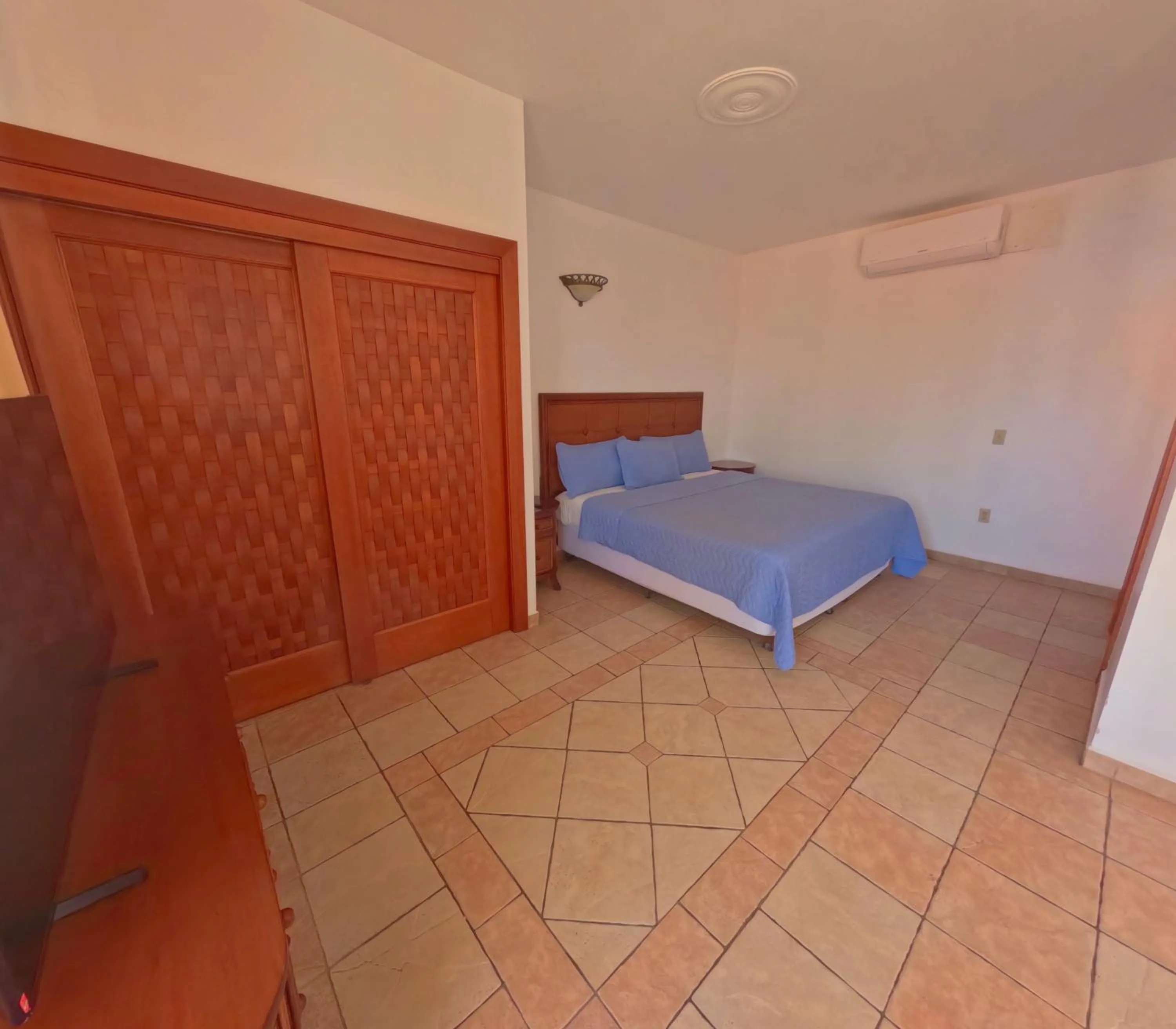 Bed in West Bay Colonial