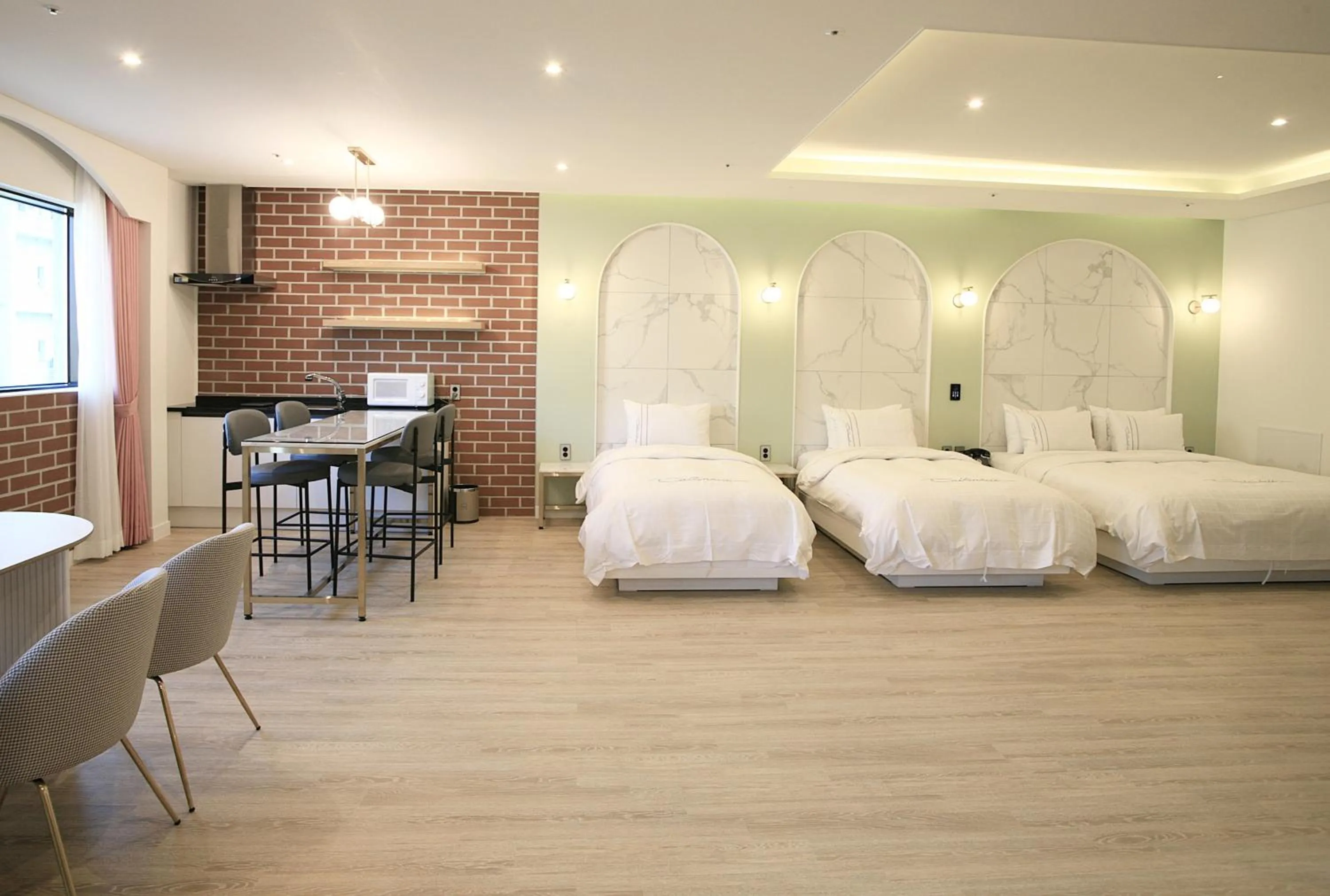 Bed in Mokpo Caltonhill Hotel