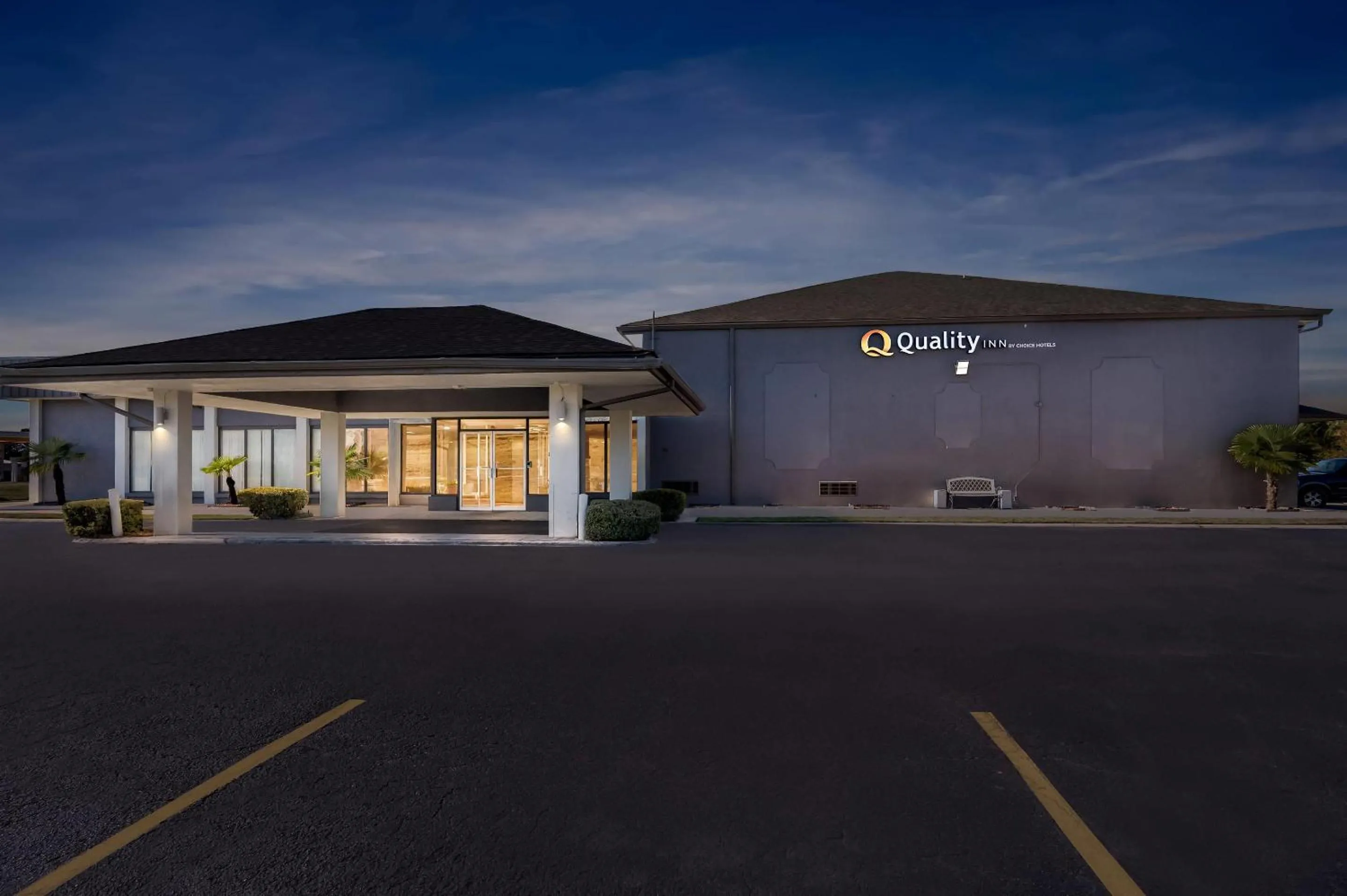 Property building in Quality Inn Little Rock on I-30 Near Littlerock airport