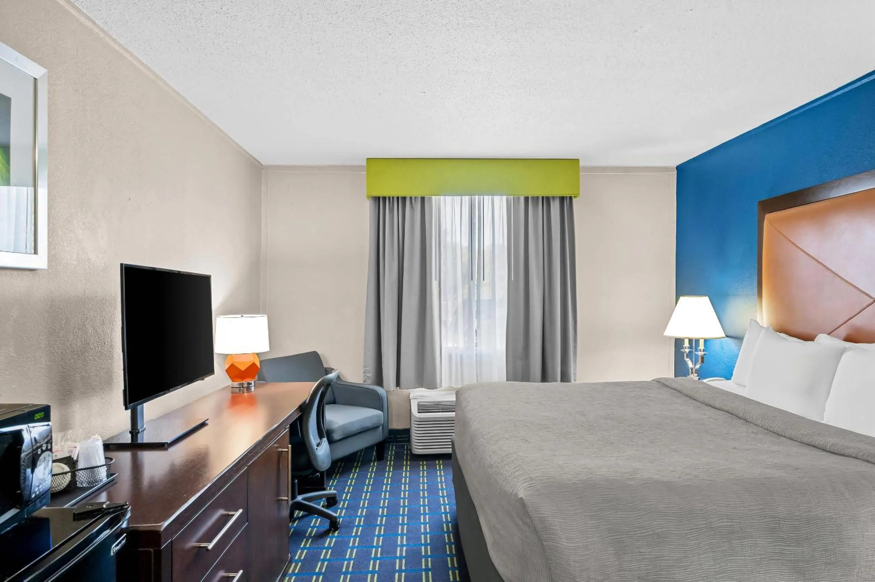 Bedroom, Bed in Quality Inn Little Rock on I-30 Near Littlerock airport