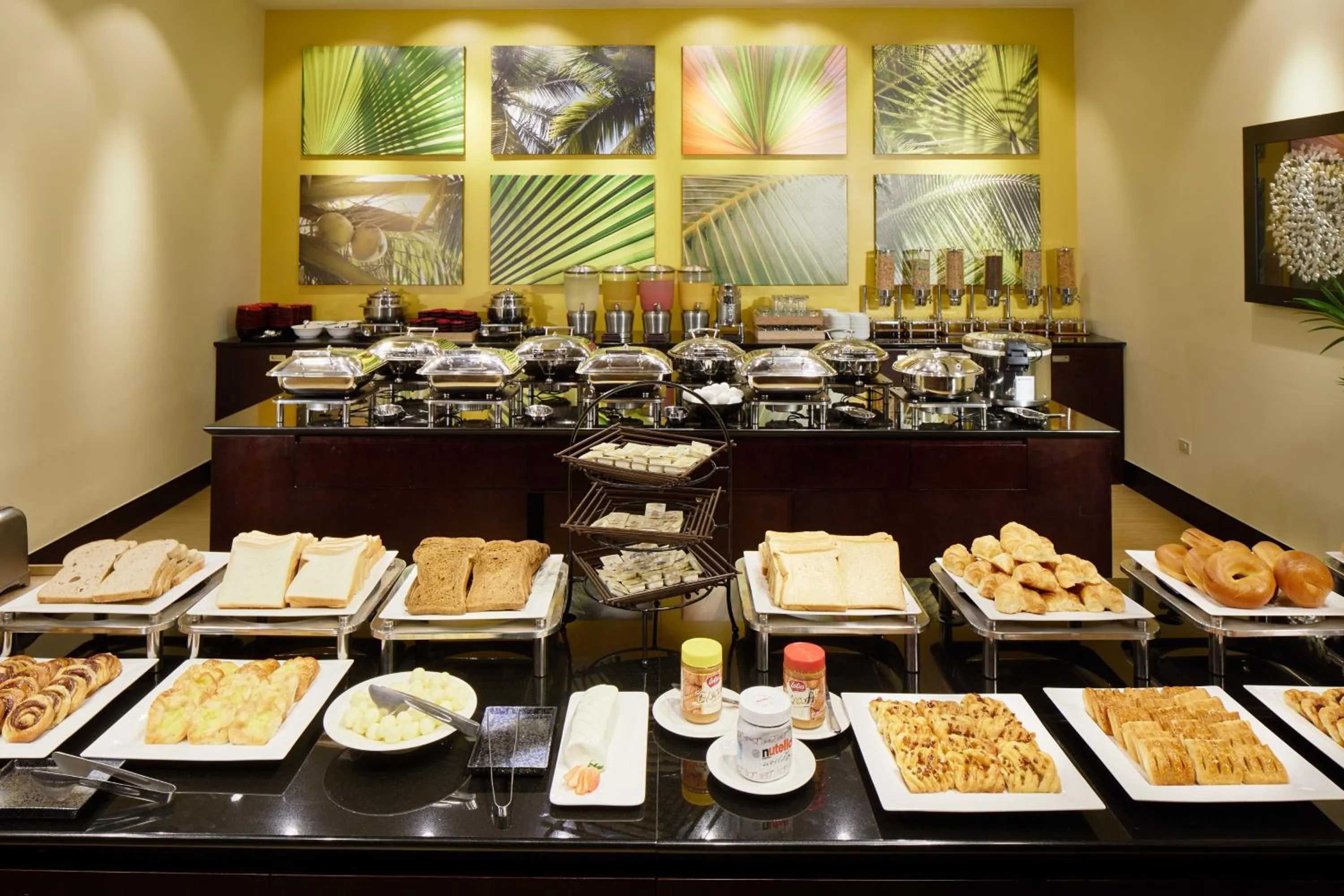 Restaurant/places to eat in Dusit Beach Resort Guam