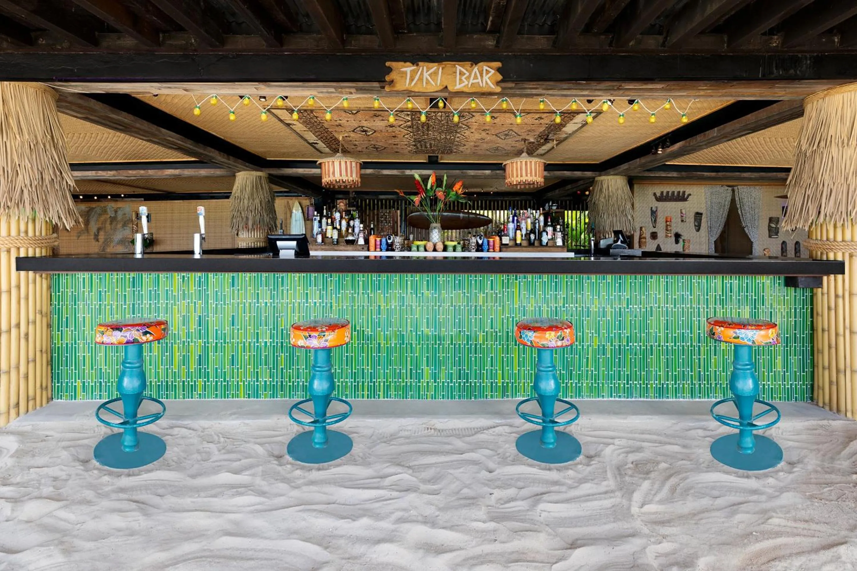 Lounge or bar in Dusit Beach Resort Guam