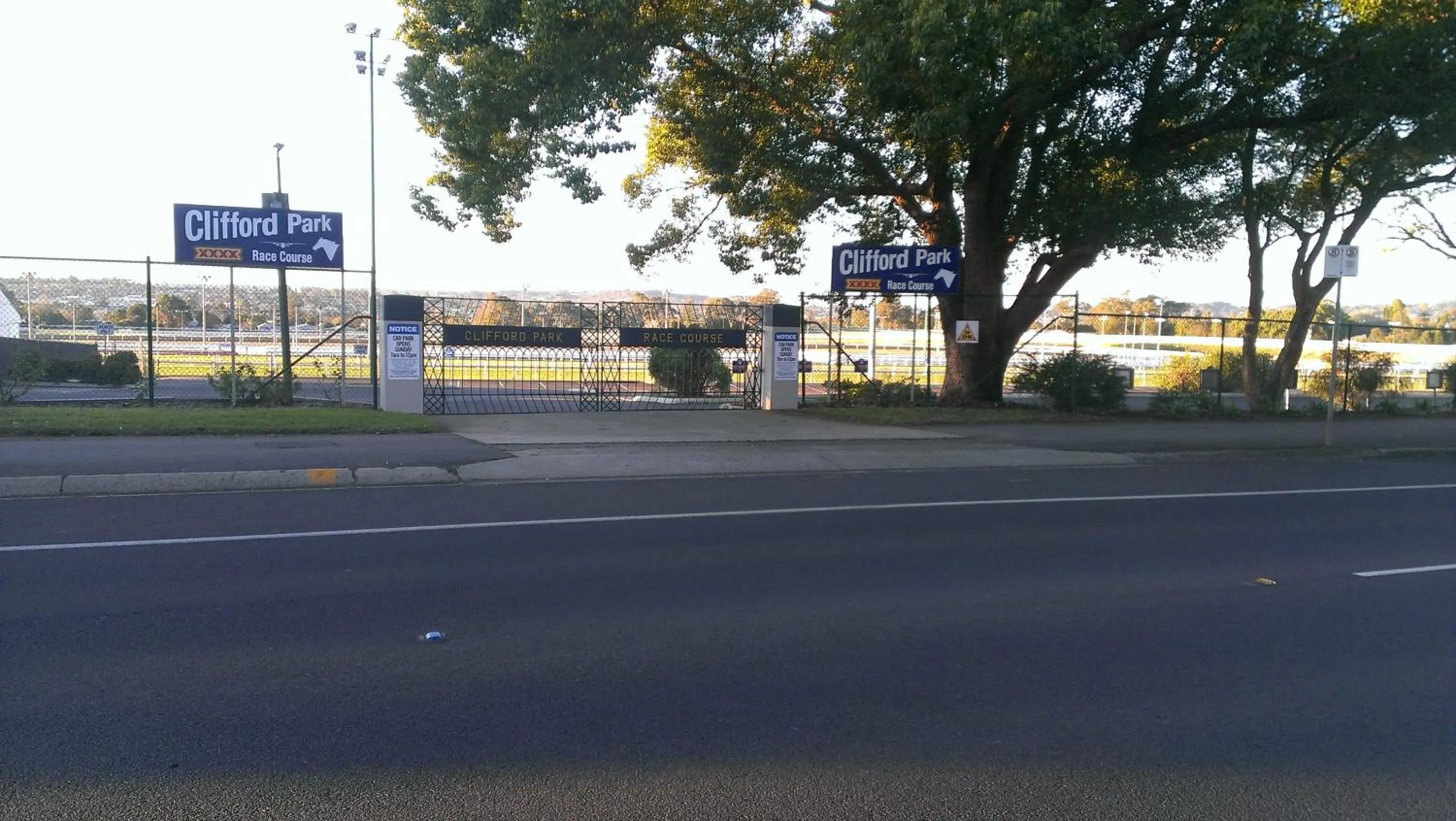 Day in Clifford Park Motor Inn