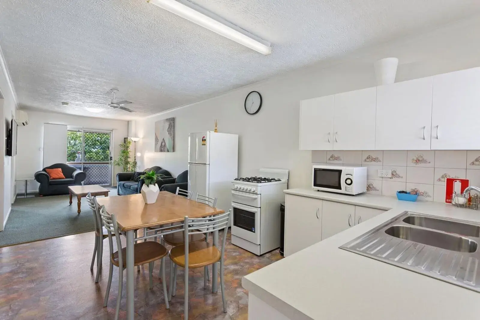 Large Three-Bedroom Apartment in Clifford Park Motor Inn Large Three-Bedroom Apartment in Clifford Park Motor Inn