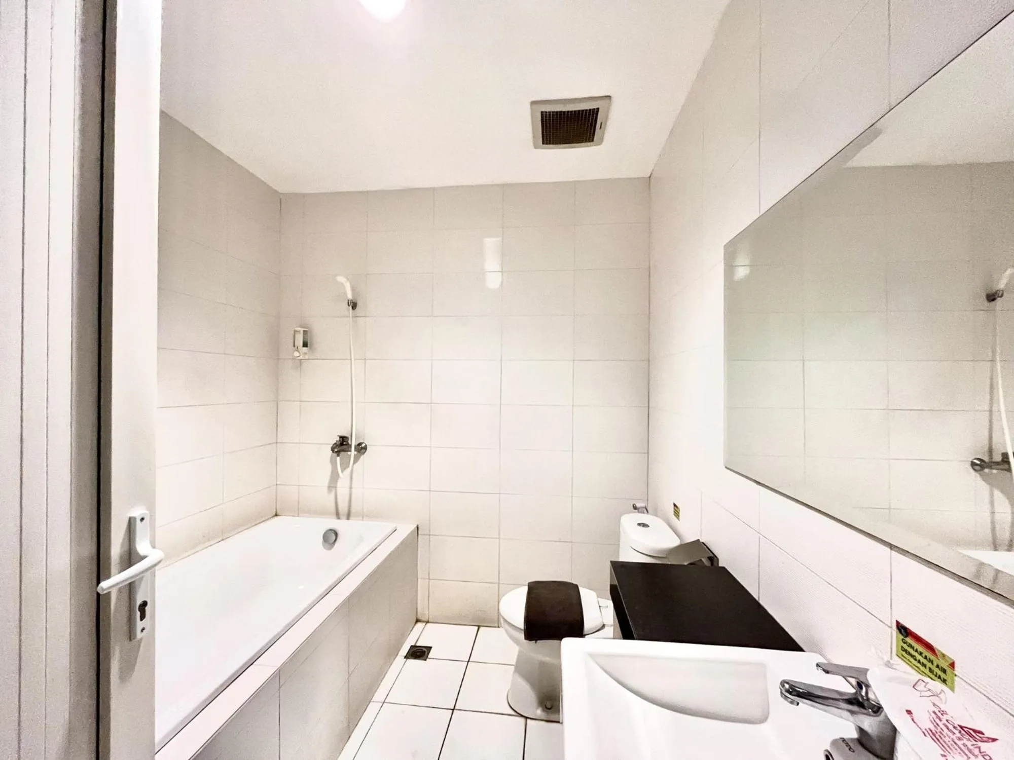 Bathroom in Hotel Candi Indah Akpol Semarang