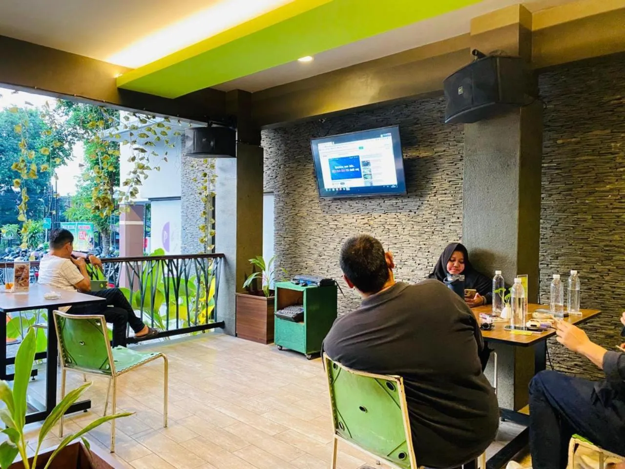 Balcony/Terrace in Hotel Candi Indah Akpol Semarang