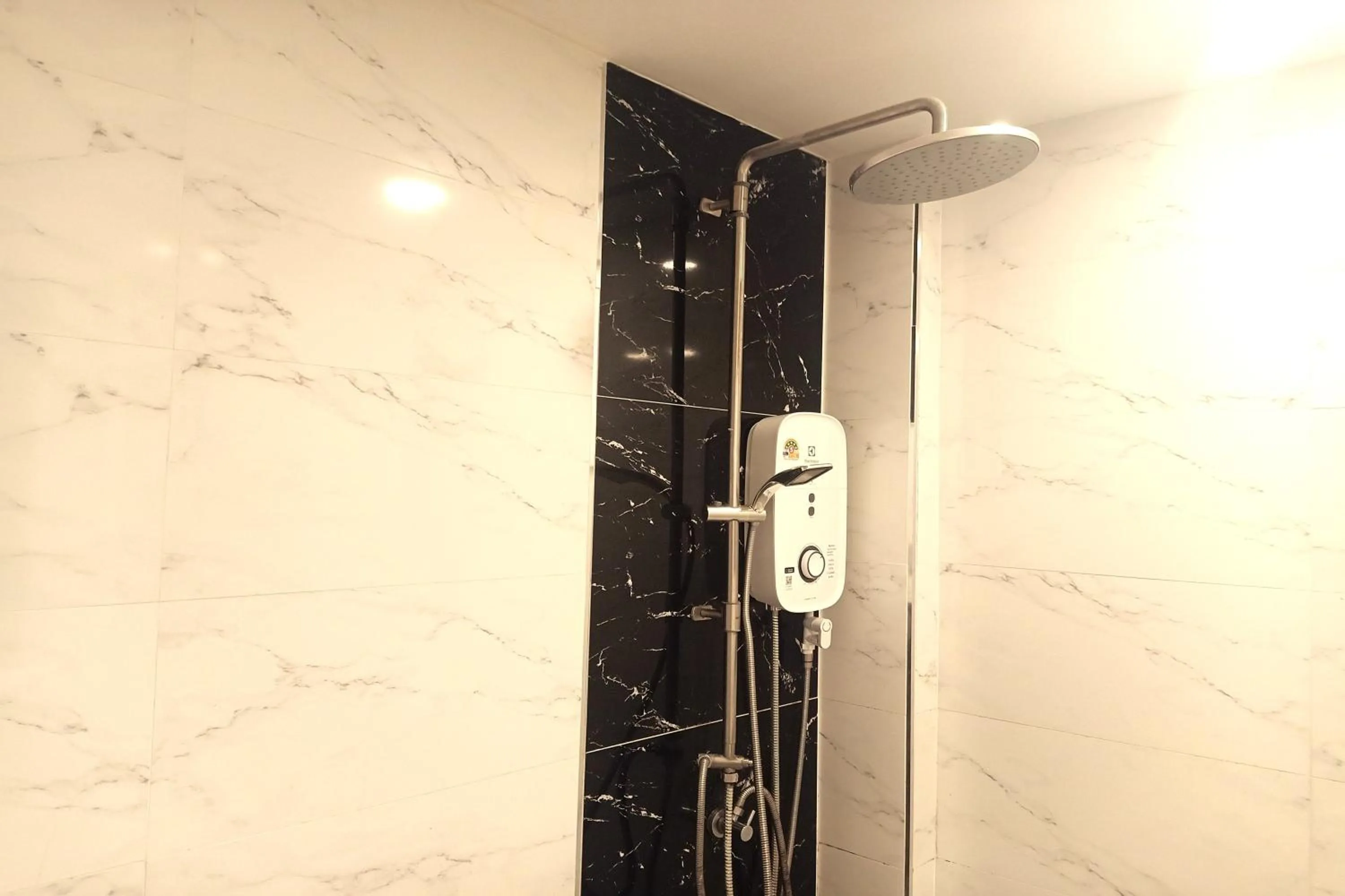 Shower in Smile Place Hotel Chiang Rai