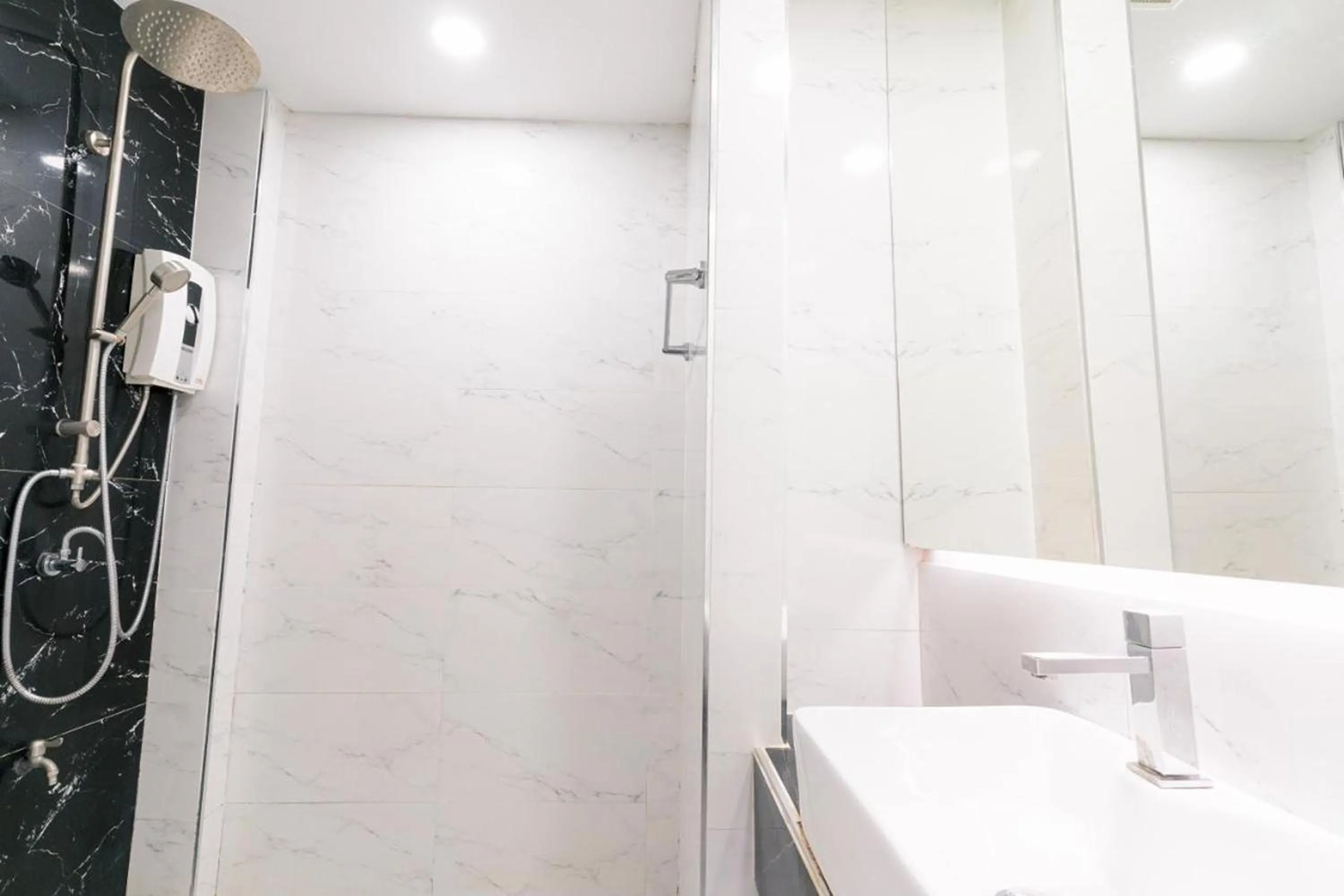 Shower in Smile Place Hotel Chiang Rai