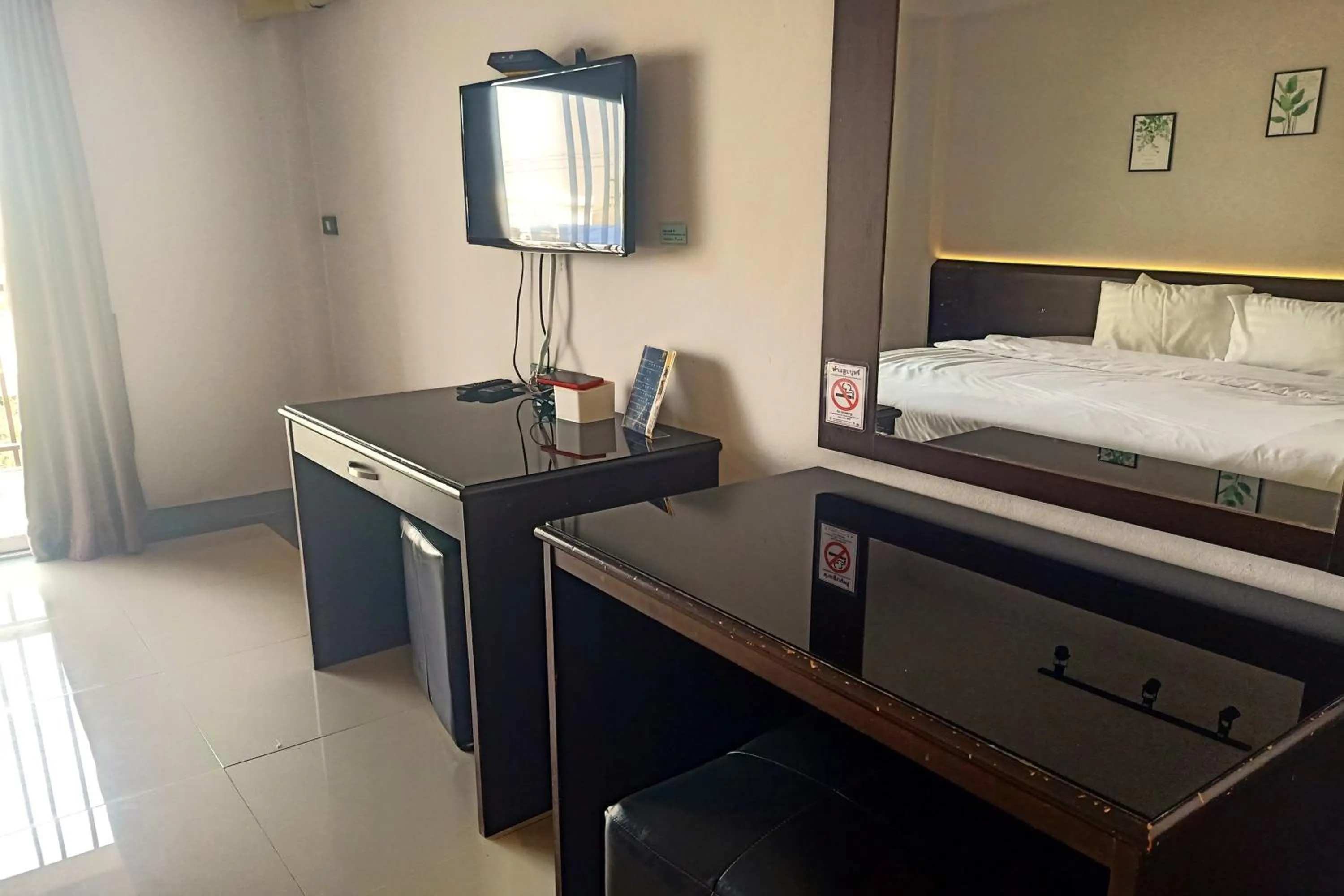 TV and multimedia, Bed in Smile Place Hotel Chiang Rai