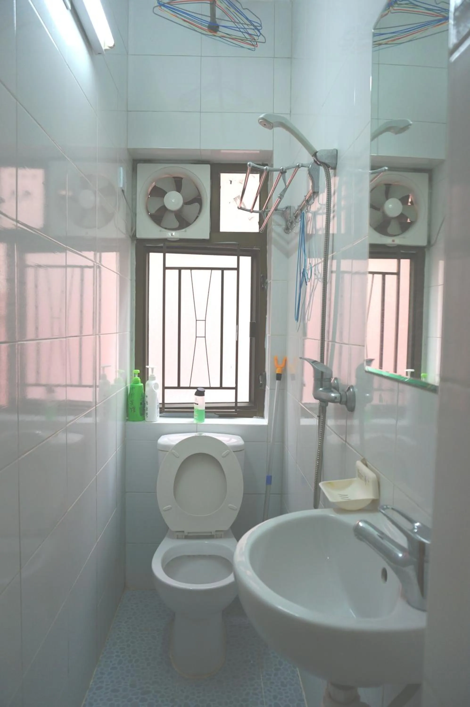 Shower in Johnson Hostel