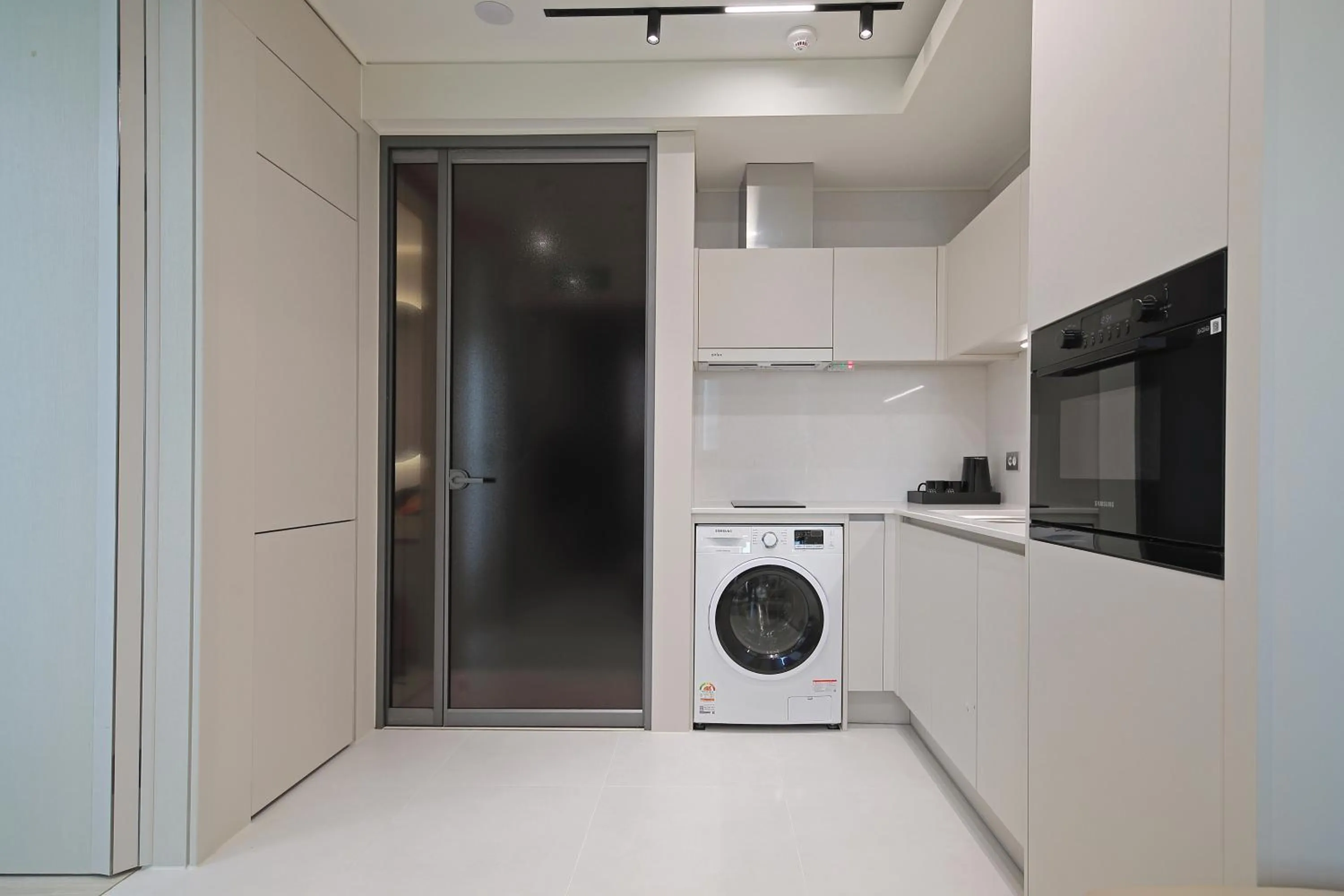 washing machine in Sota Suite Busan Seomyeon