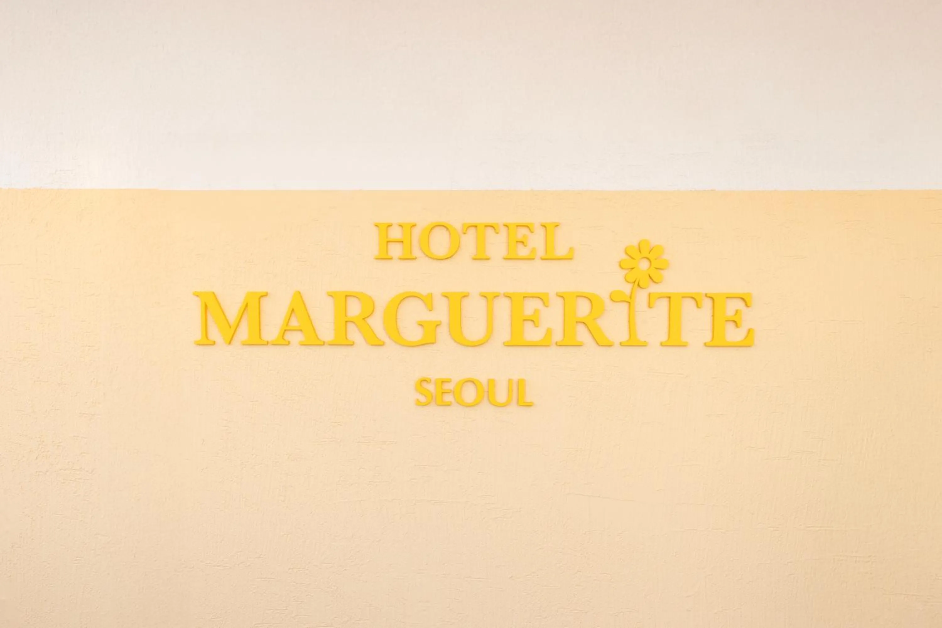 Logo/Certificate/Sign in Myeongdong Guesthouse Como