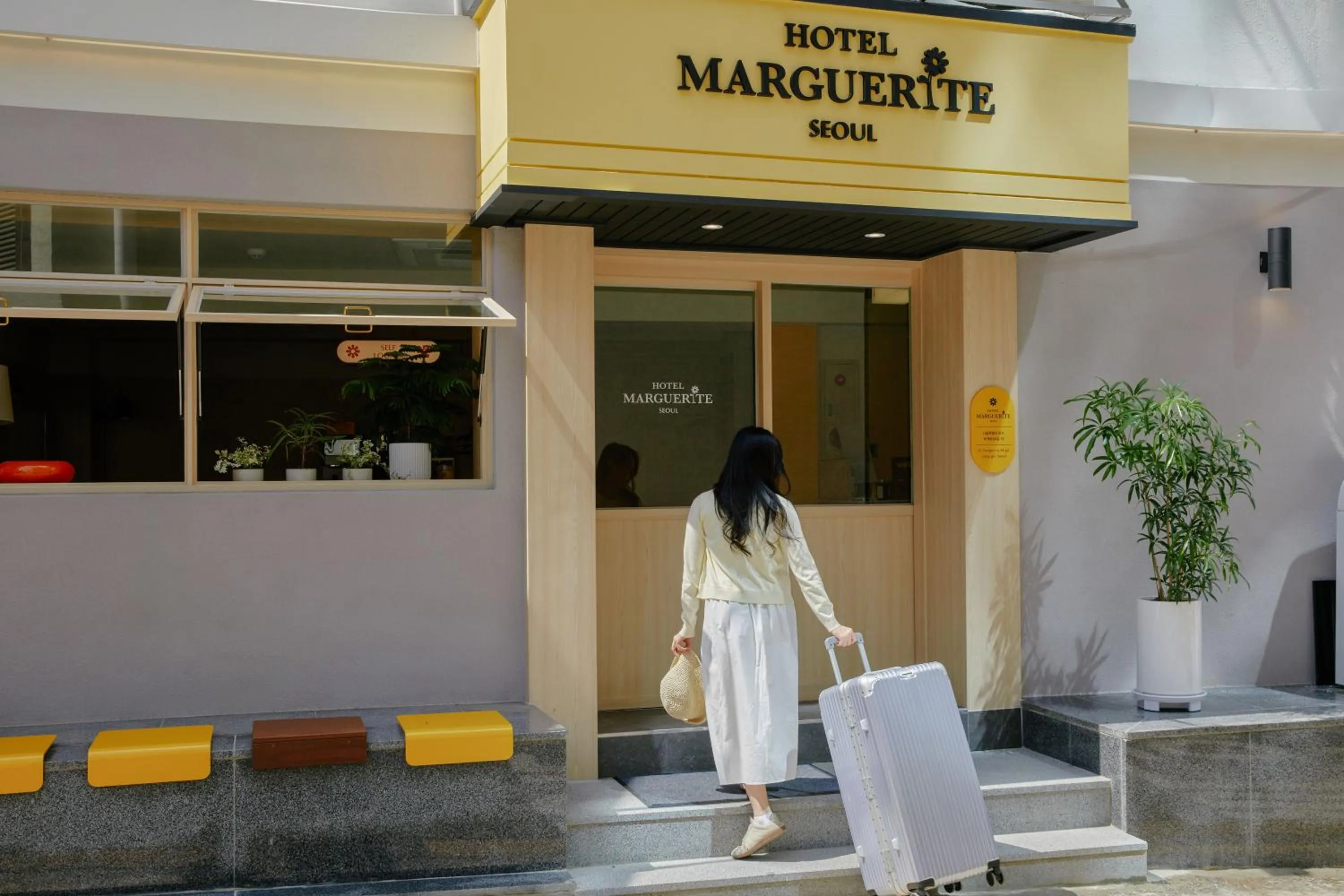 Facade/entrance in Myeongdong Guesthouse Como