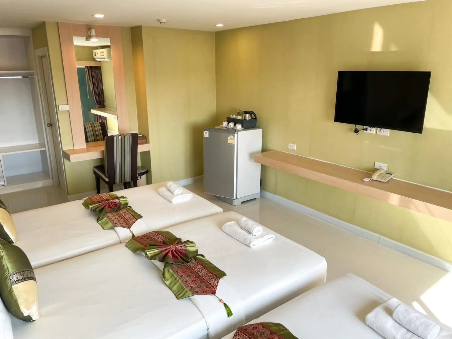 Photo of the whole room, Bed in Family Hotel