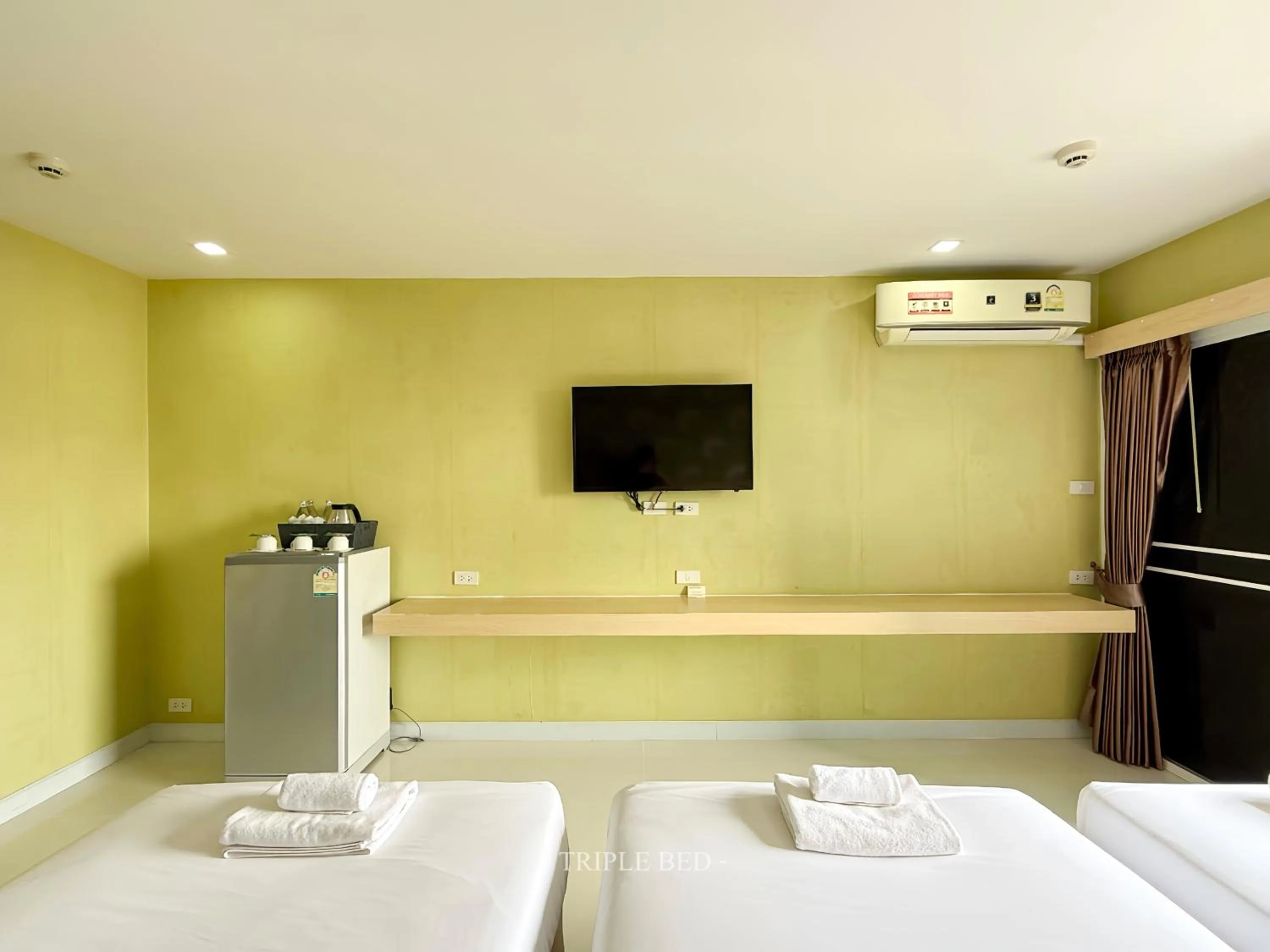 Bedroom, Bed in Family Hotel Khon Kaen - แฟมิลี่ โฮเทล ขอนแก่น