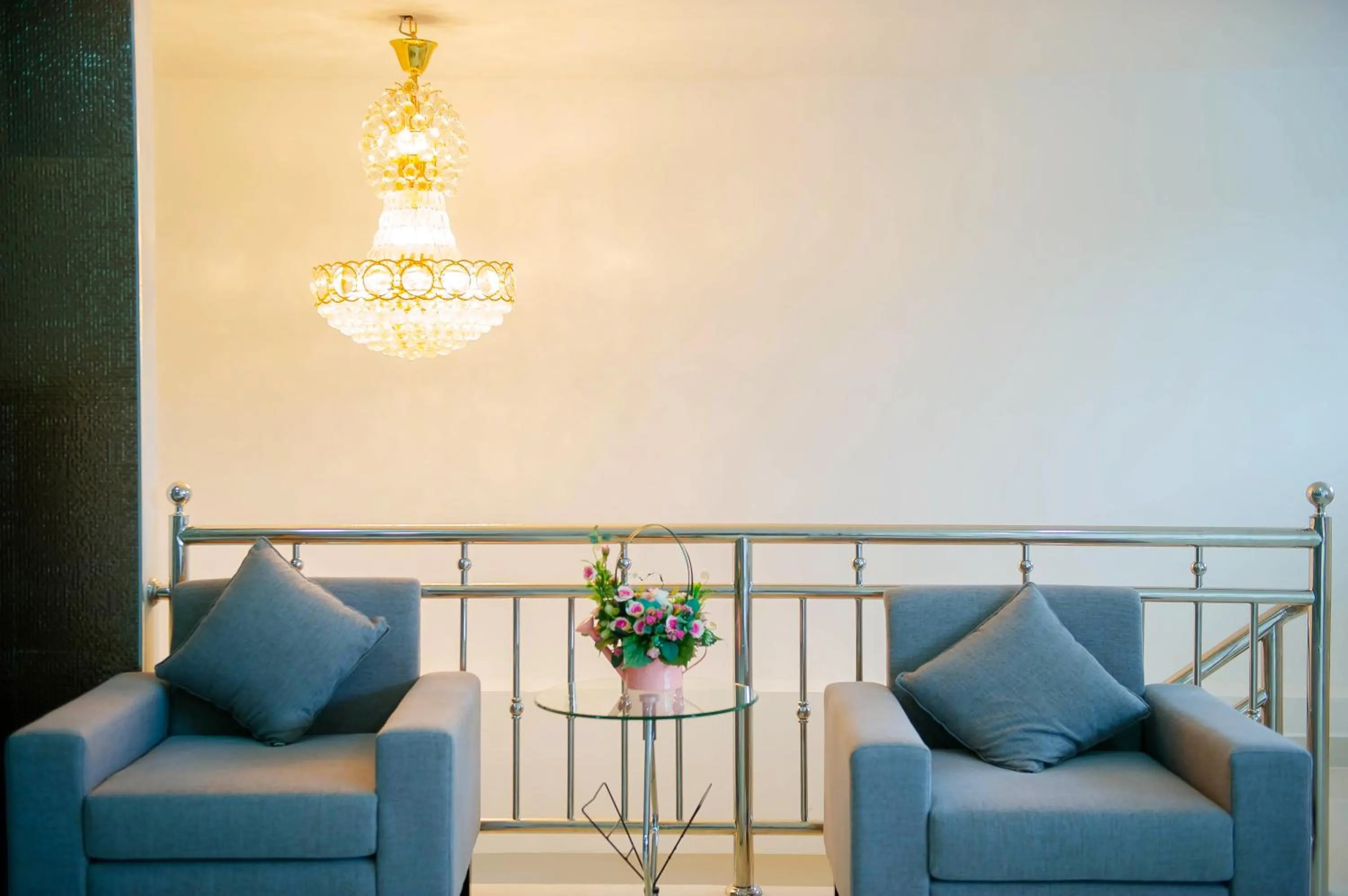 Communal lounge/ TV room in Family Hotel