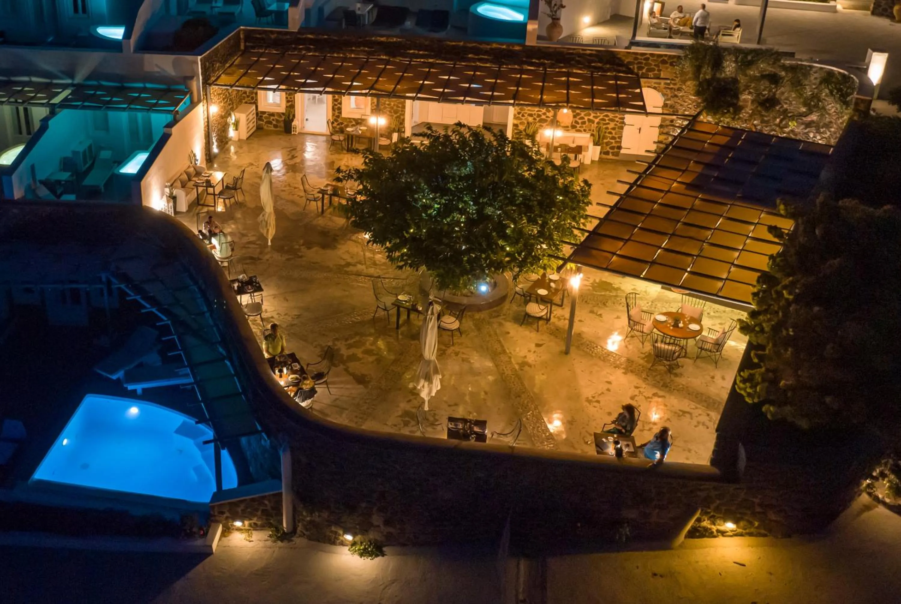 Restaurant/places to eat in Amber Light Villas