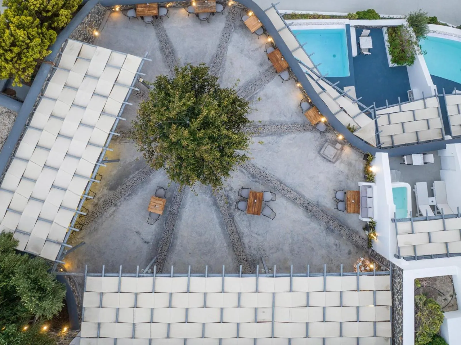 Restaurant/places to eat in Amber Light Villas