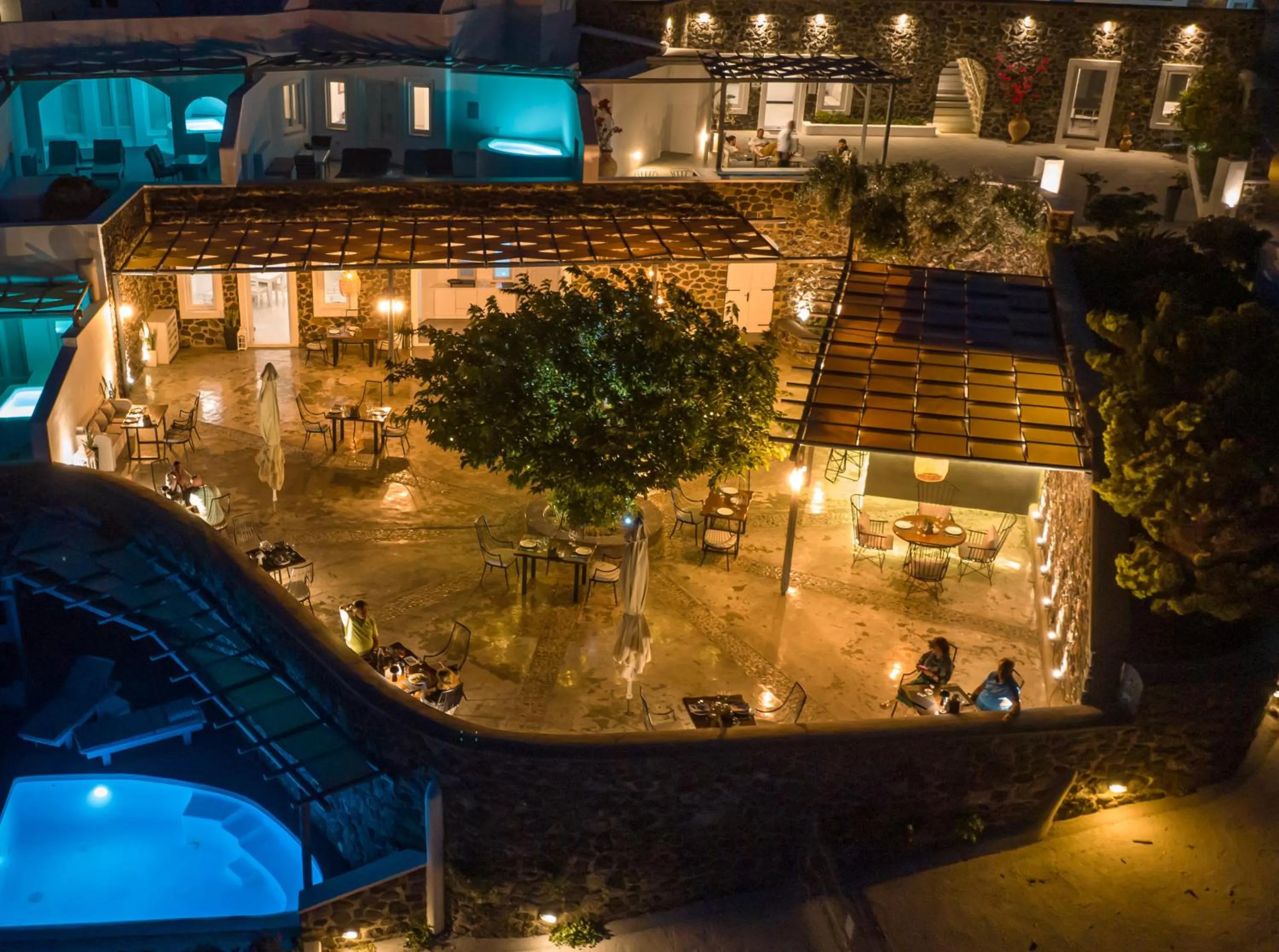 Restaurant/places to eat in Amber Light Villas