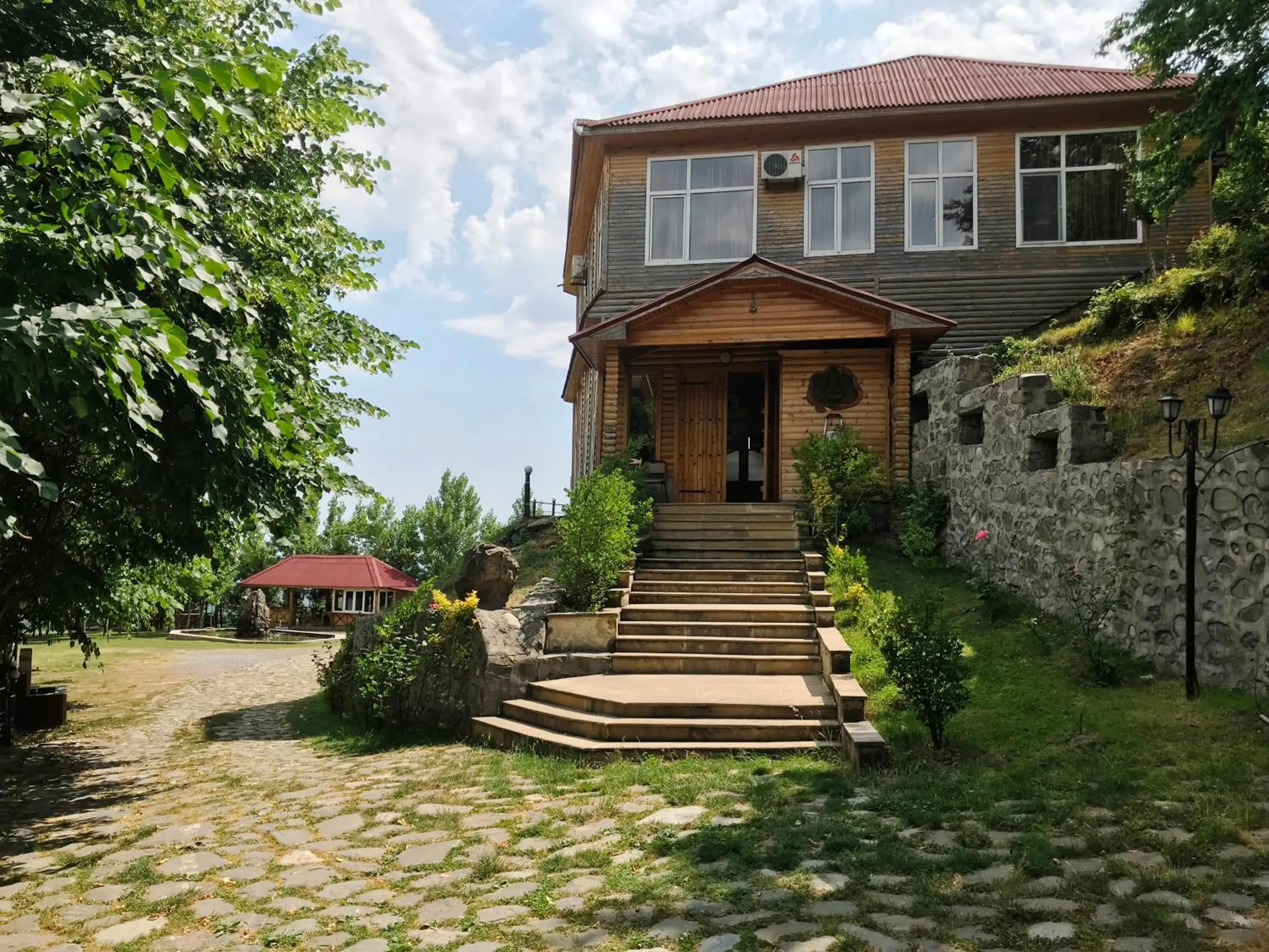 Property building in Kungut Hotel & Restaurant