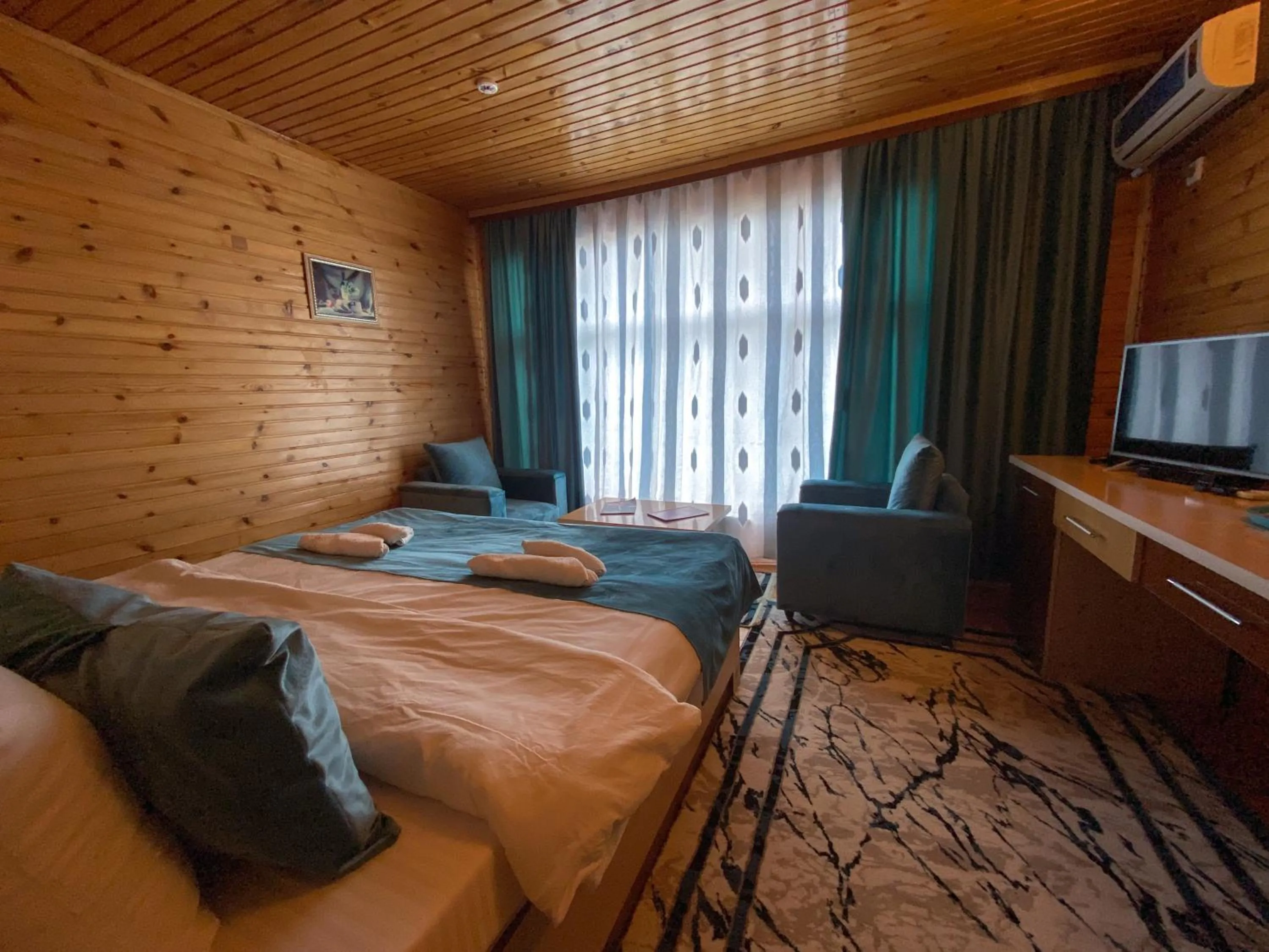 Bed in Kungut Hotel & Restaurant