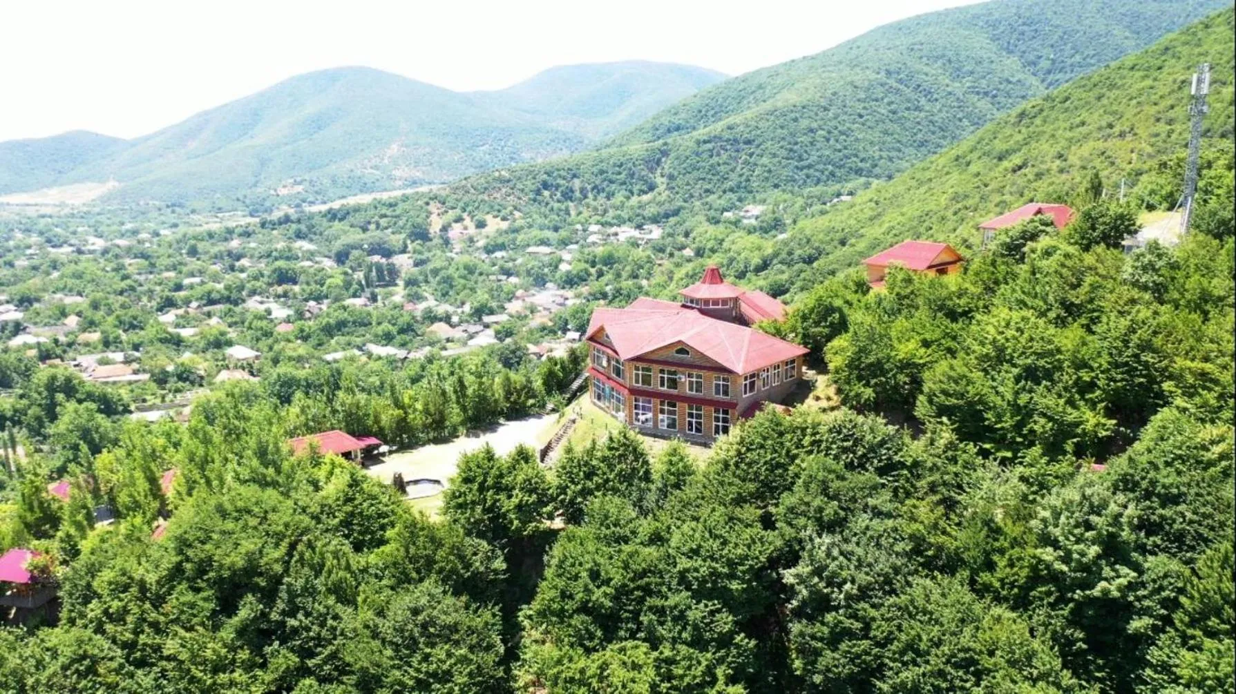 Facade/entrance in Kungut Hotel & Restaurant