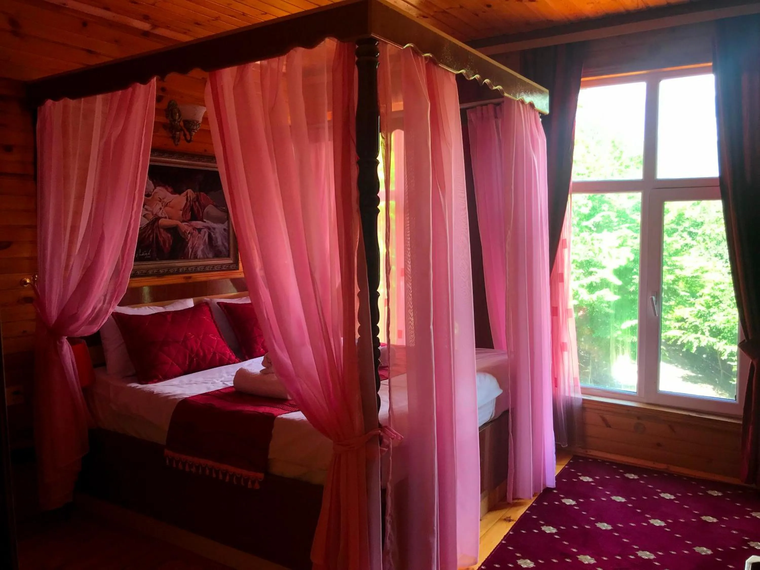 Bed in Kungut Hotel & Restaurant