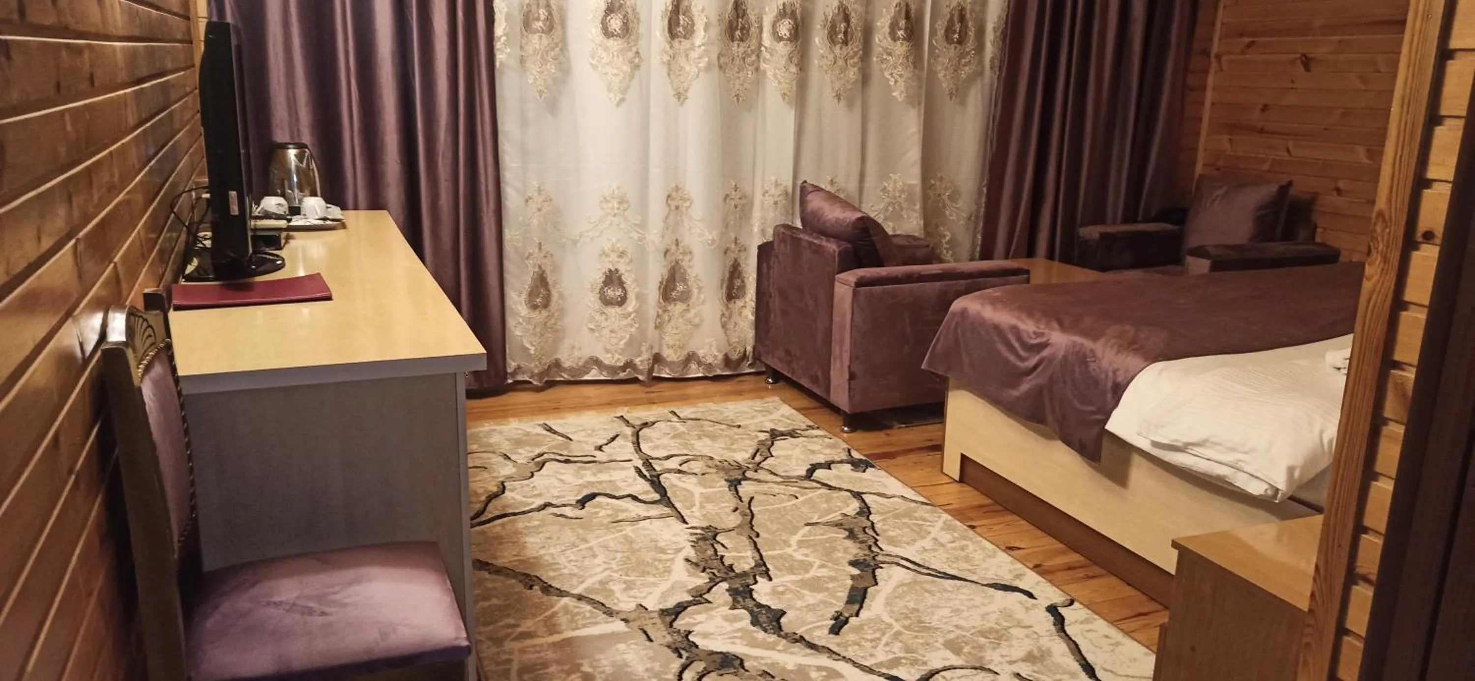 Bed in Kungut Hotel & Restaurant