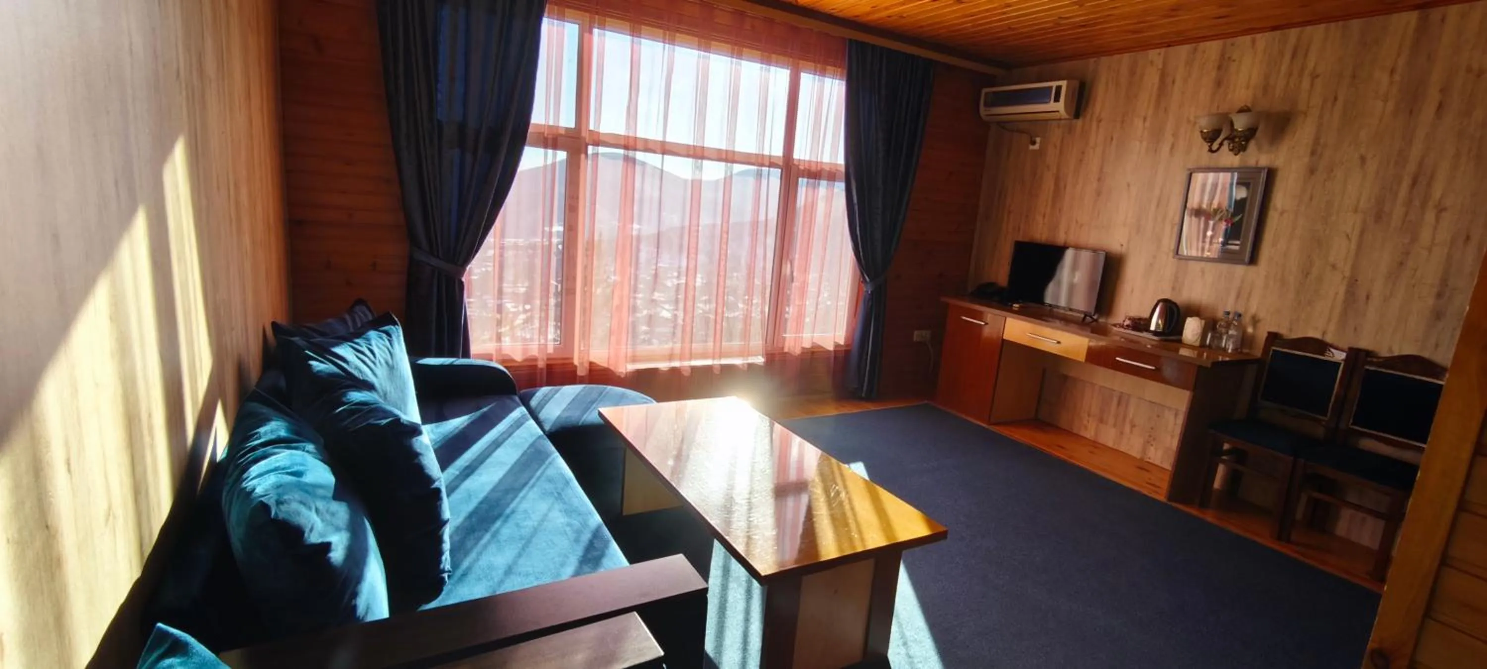 Communal lounge/ TV room, Bed in Kungut Hotel & Restaurant