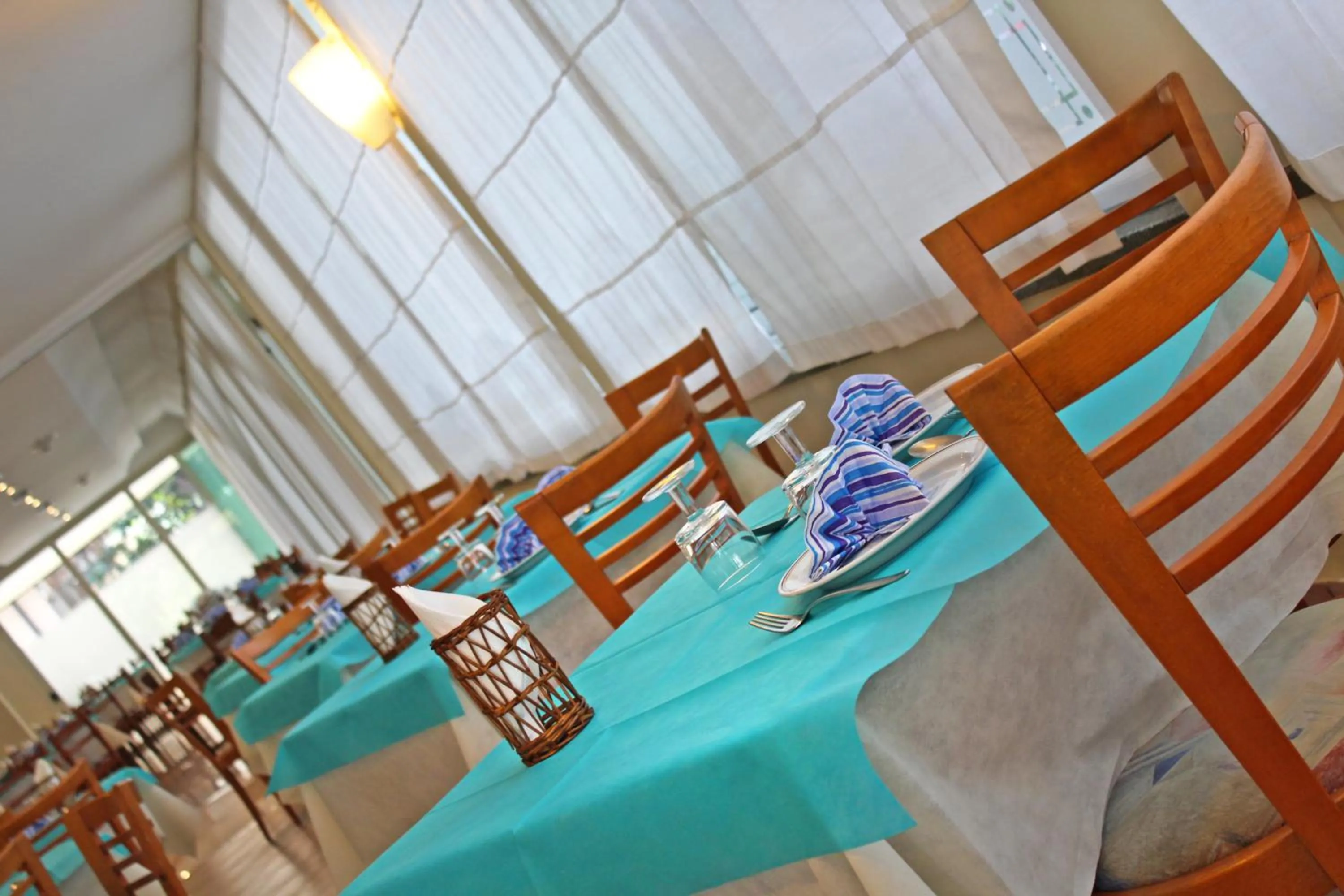 Restaurant/places to eat in Hotel Royal