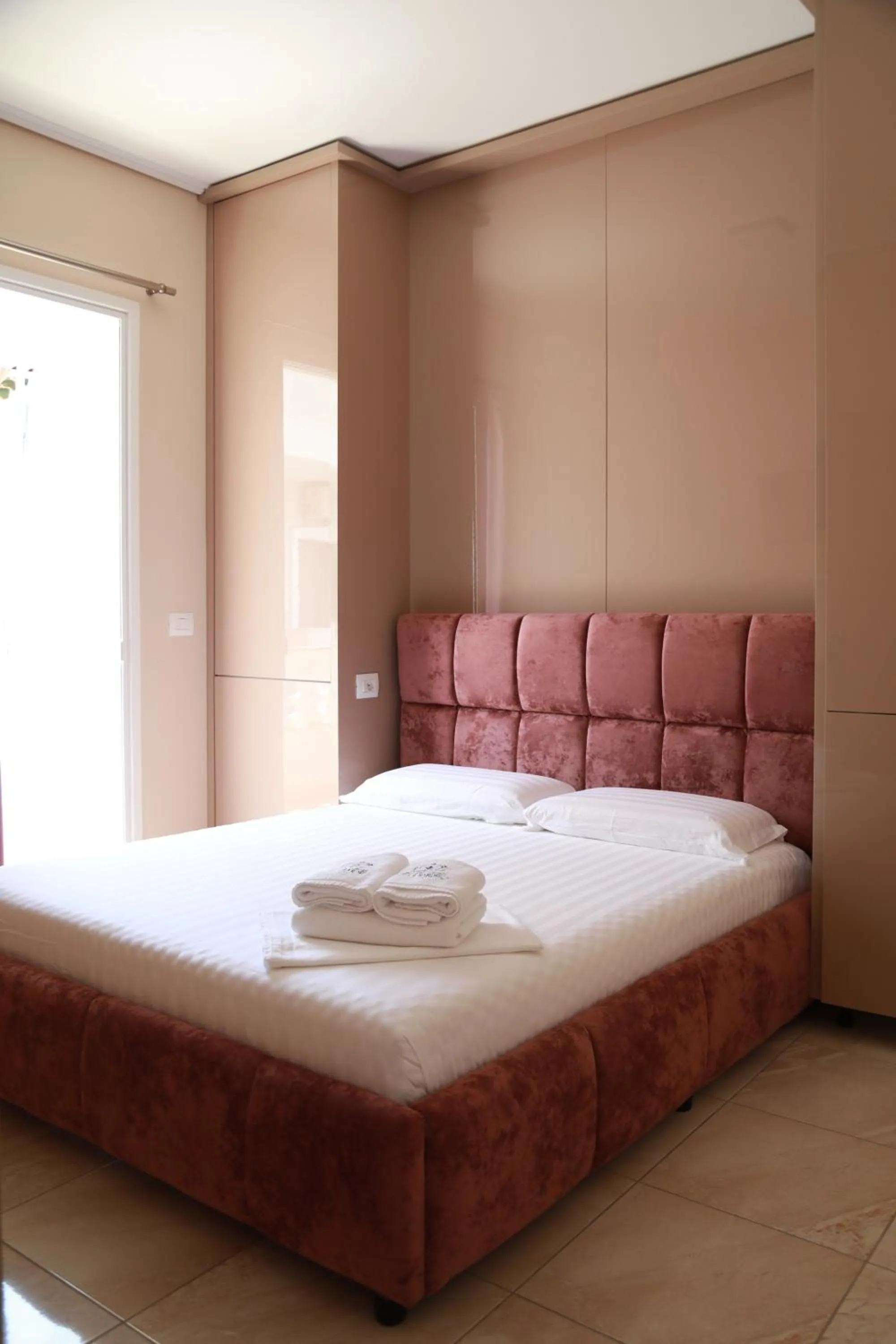 Living room, Bed in Vila e Bardhe Butique Hotel