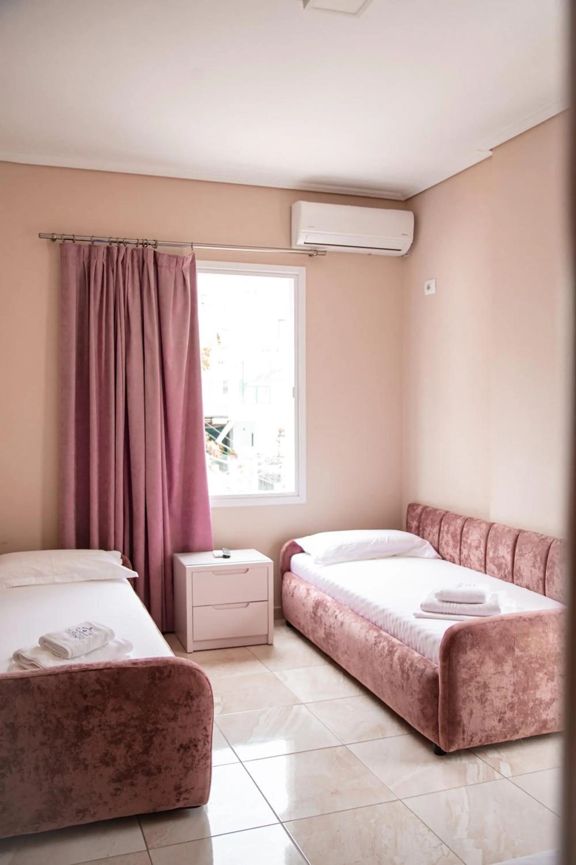 Living room, Bed in Vila e Bardhe Butique Hotel