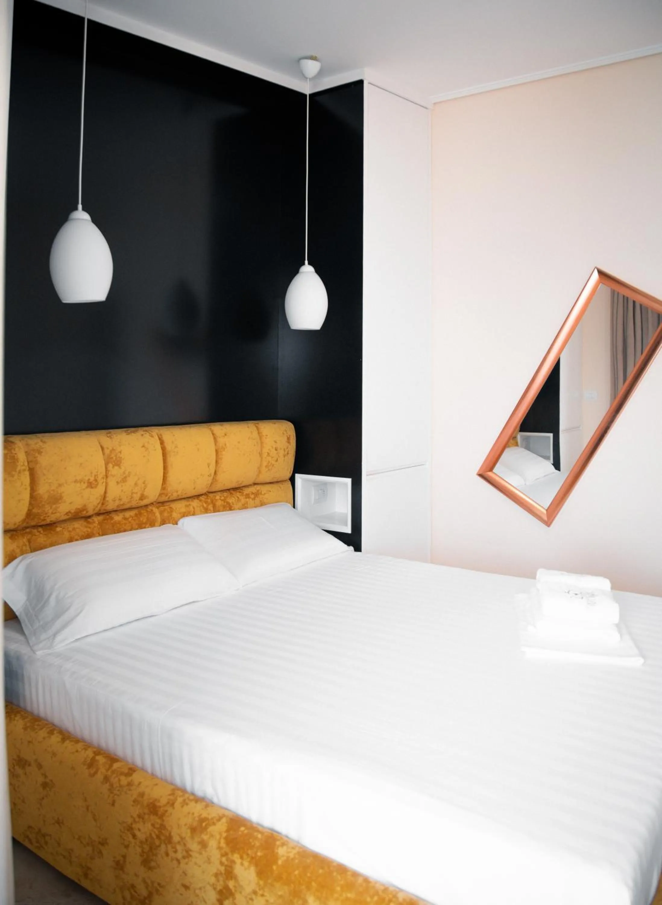 Bed in Vila e Bardhe Butique Hotel